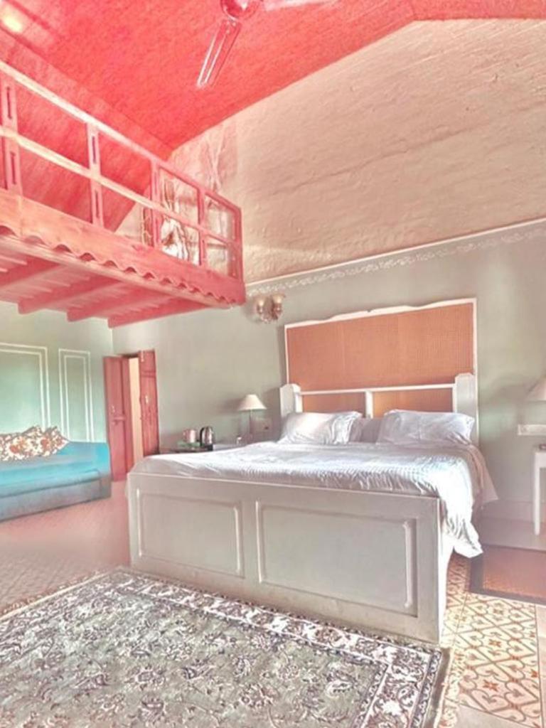 Deluxe Double Room (2 Adults + 1 Child)