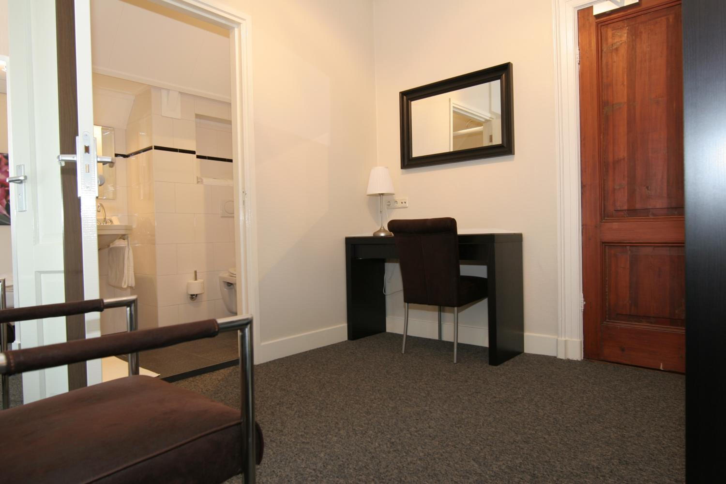Twin Room with View - Photo 1