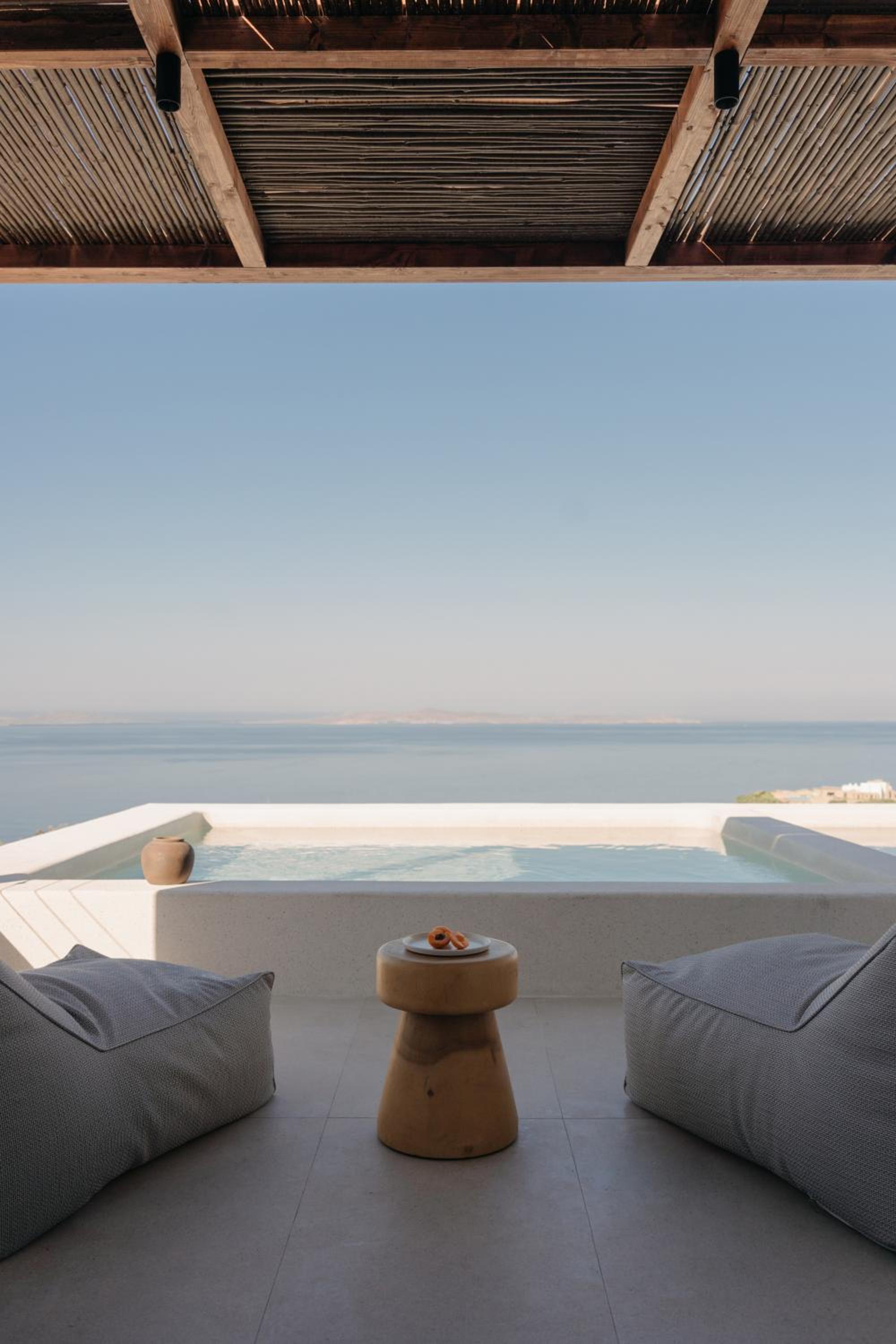 Junior Suite with Private Pool and Sea View - Photo 10