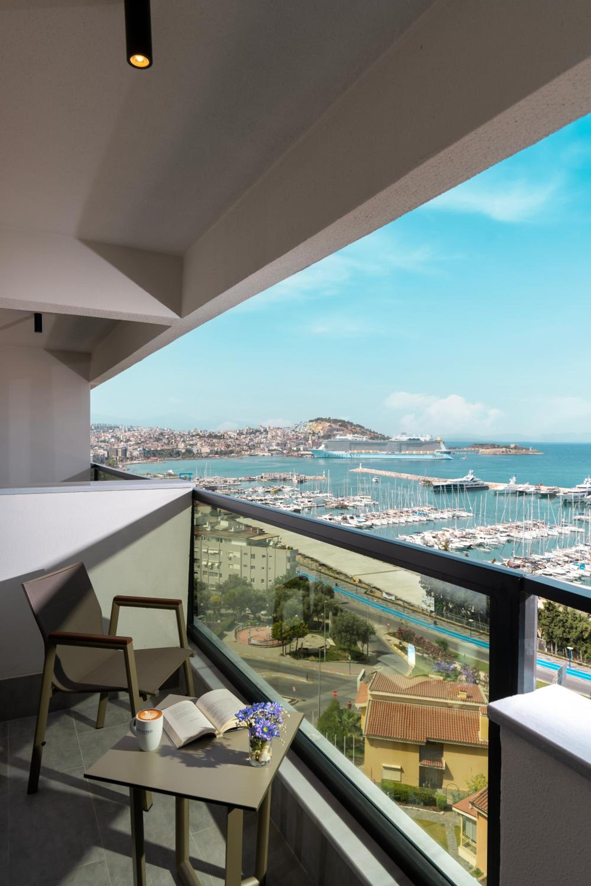 Superior Room with Queen Size Bed, Sea View photo 2
