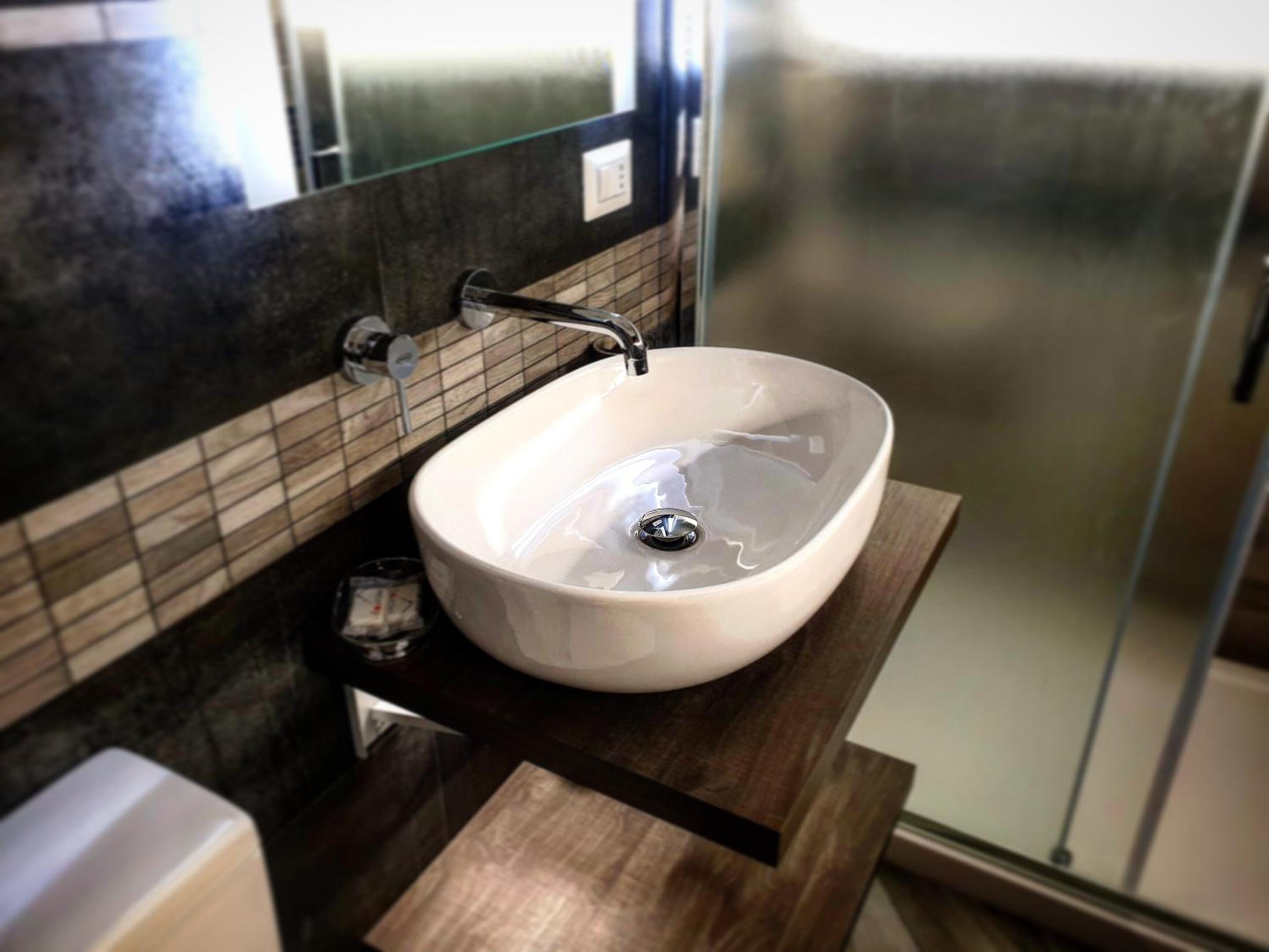 Standard Suite - Photo 2