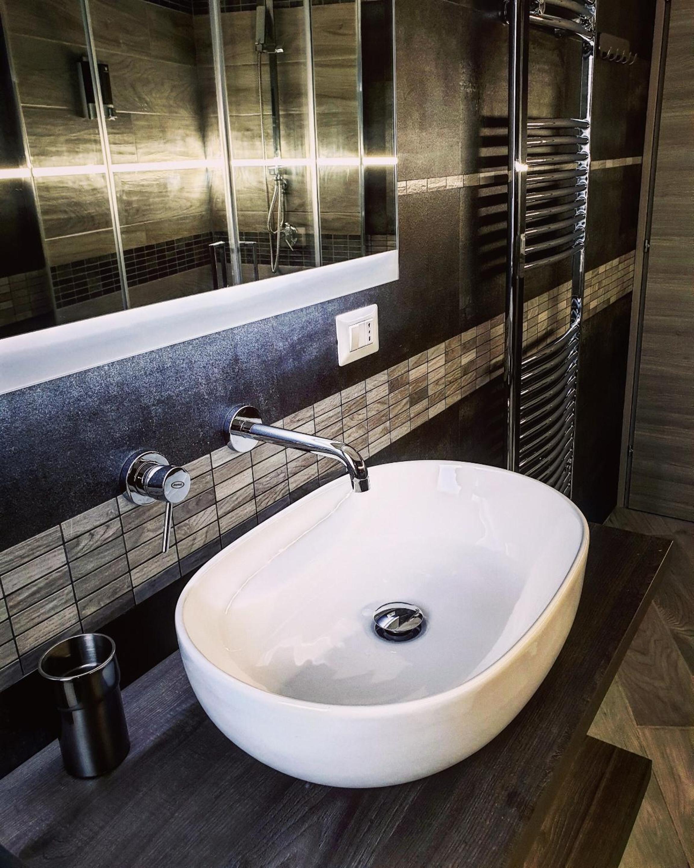 Deluxe Suite - Photo 16