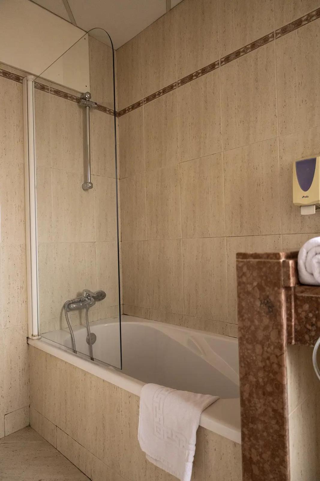 Double Room - Photo 2