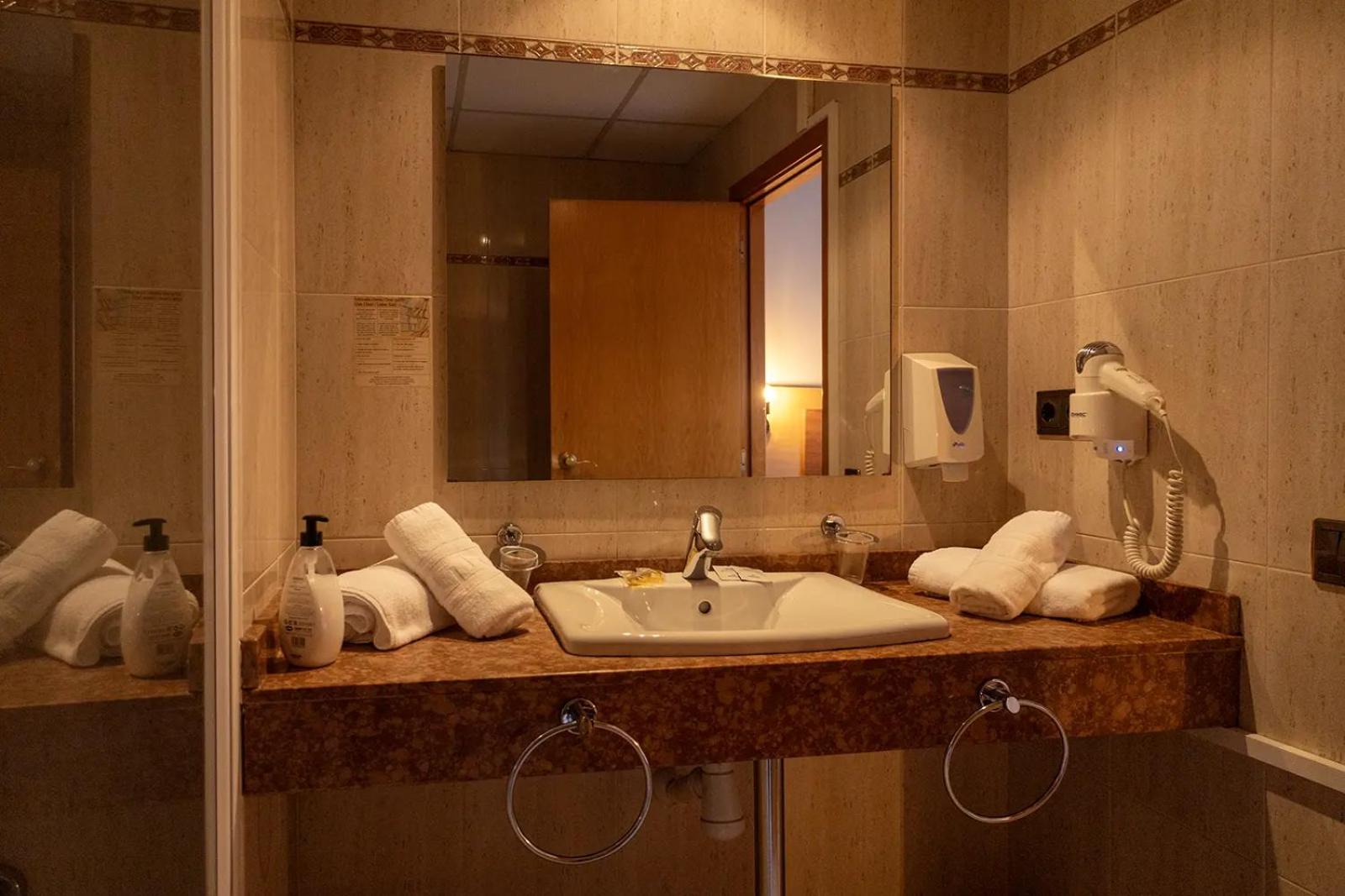 Double Room - Photo 4