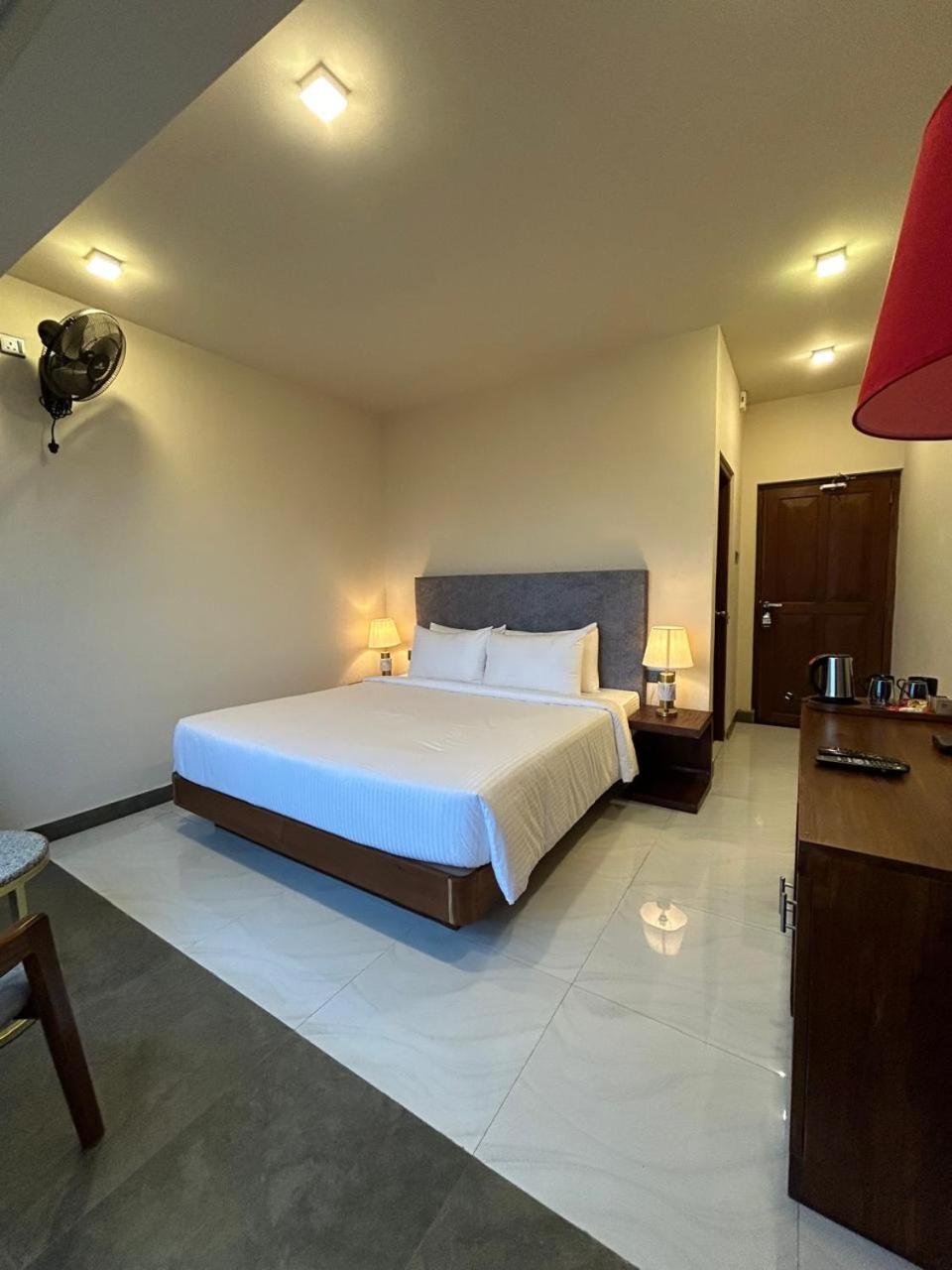 Standard Double Room - Photo 3