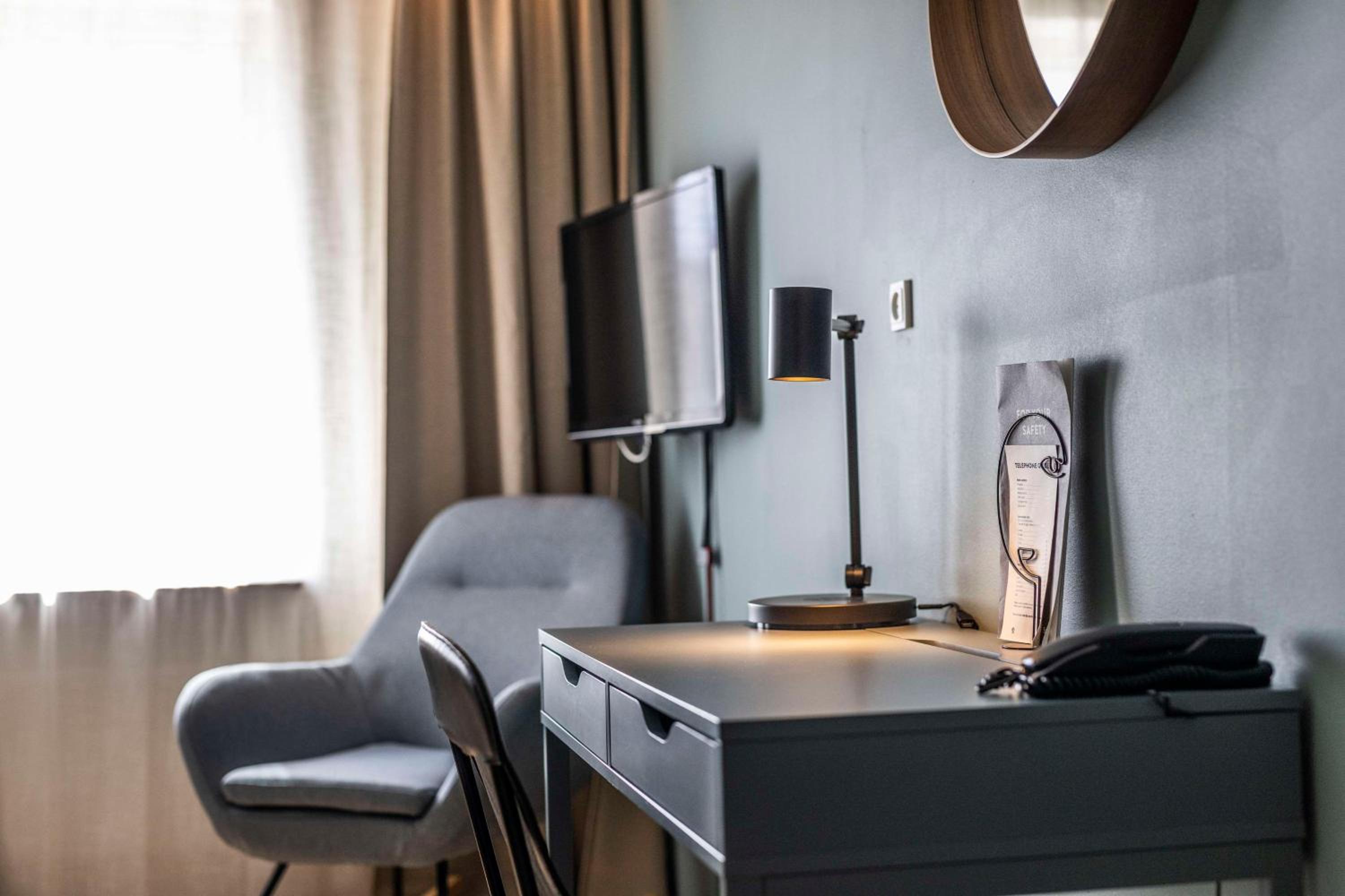 Standard Twin Room - Photo 4