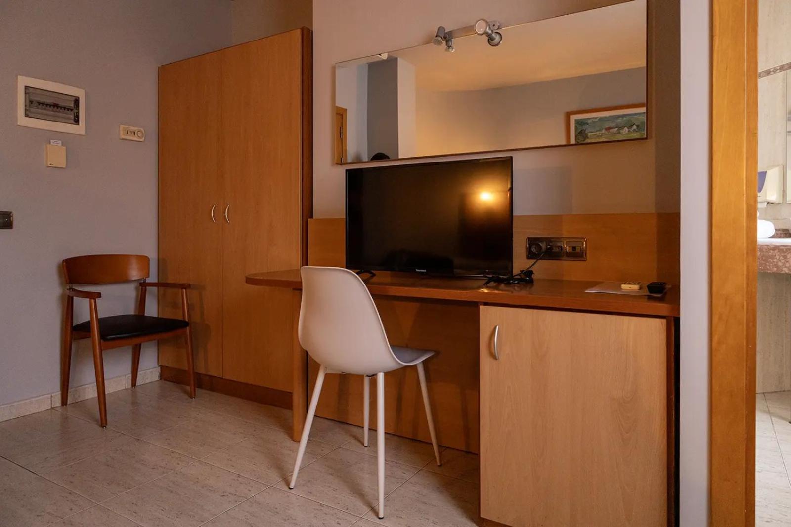 Twin Room - Photo 4