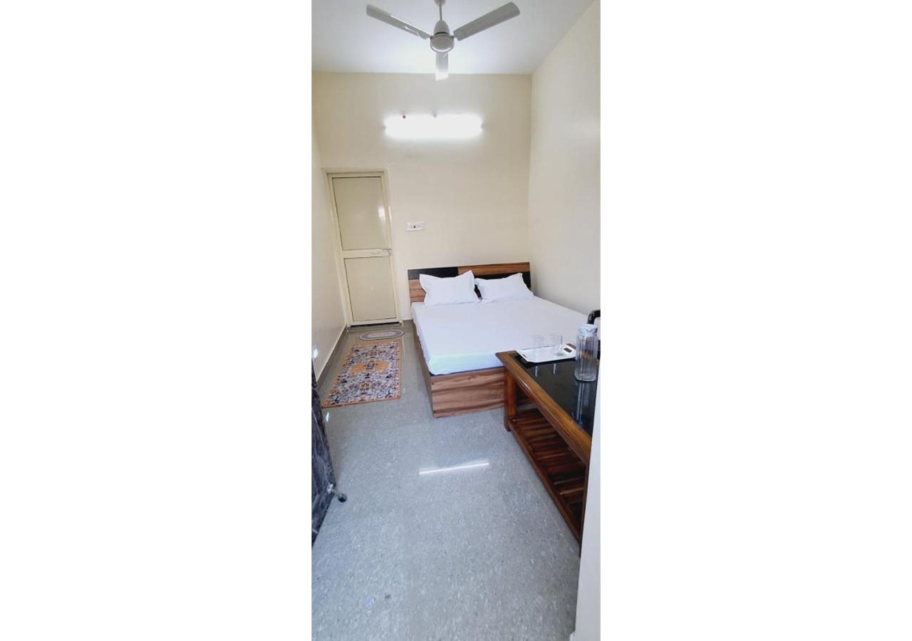 Economy Double Room photo 3