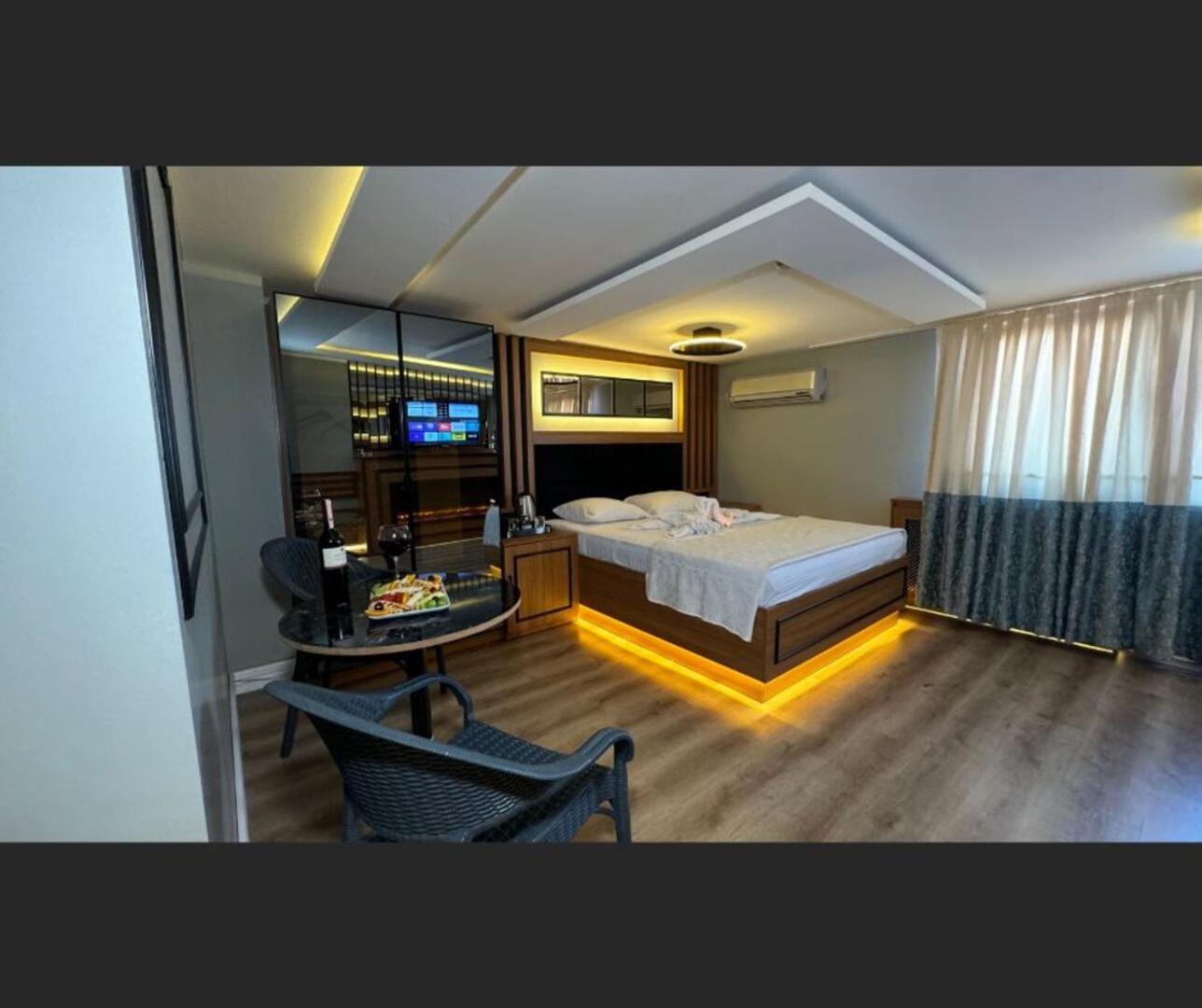Deluxe Double Room with Balcony photo 1
