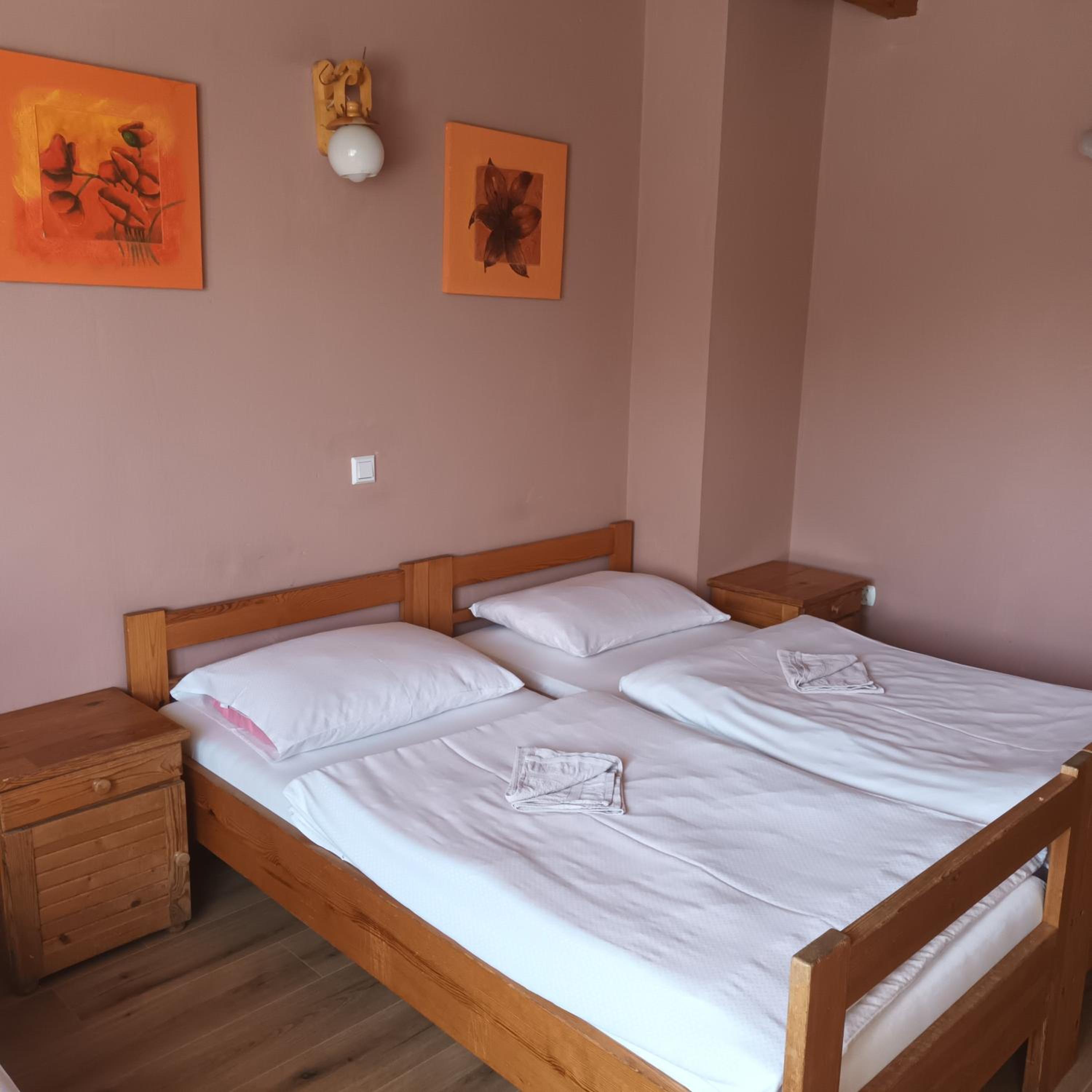 Basic Triple Room photo 3
