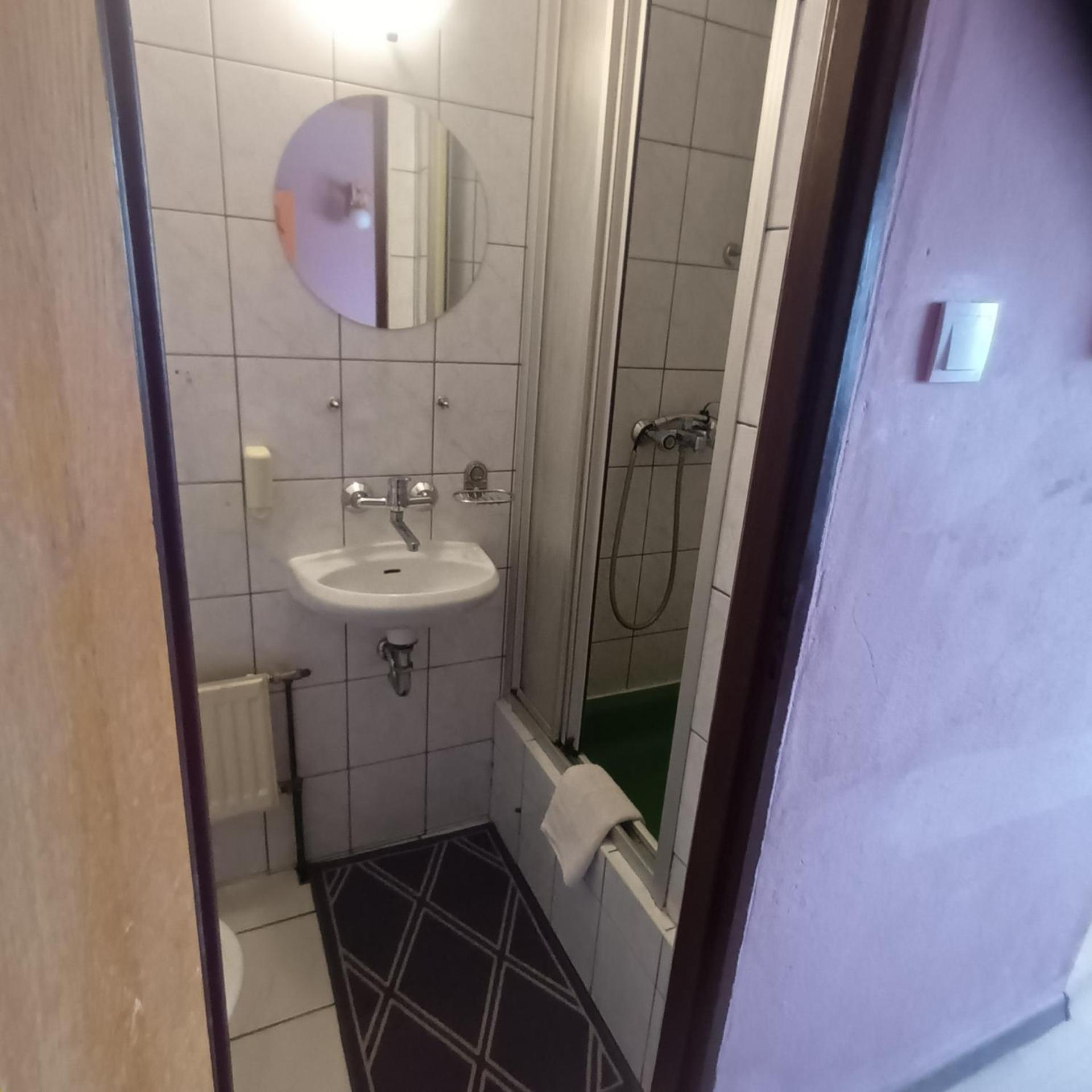 Basic Triple Room photo 2