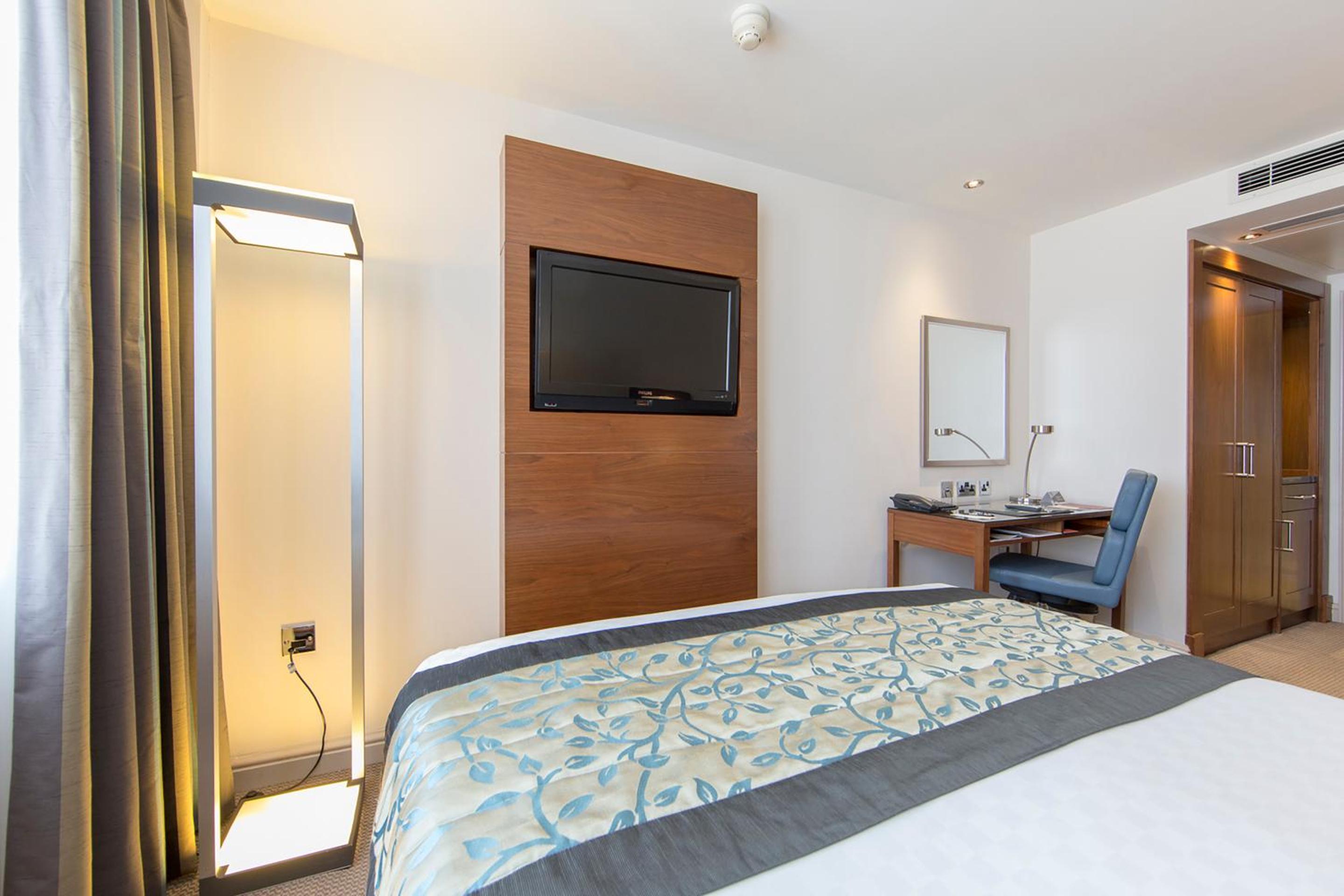 Standard Double Room thumbnail 5
