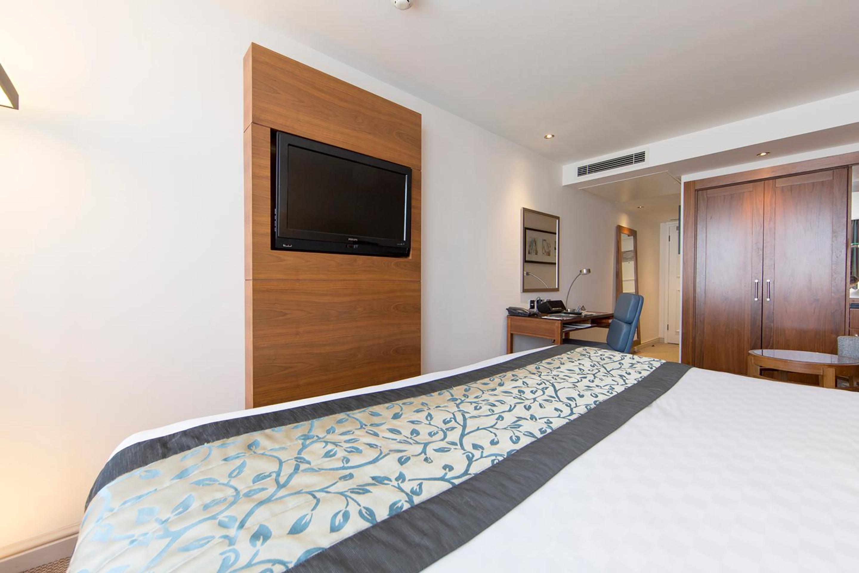 Standard Double Room thumbnail 6