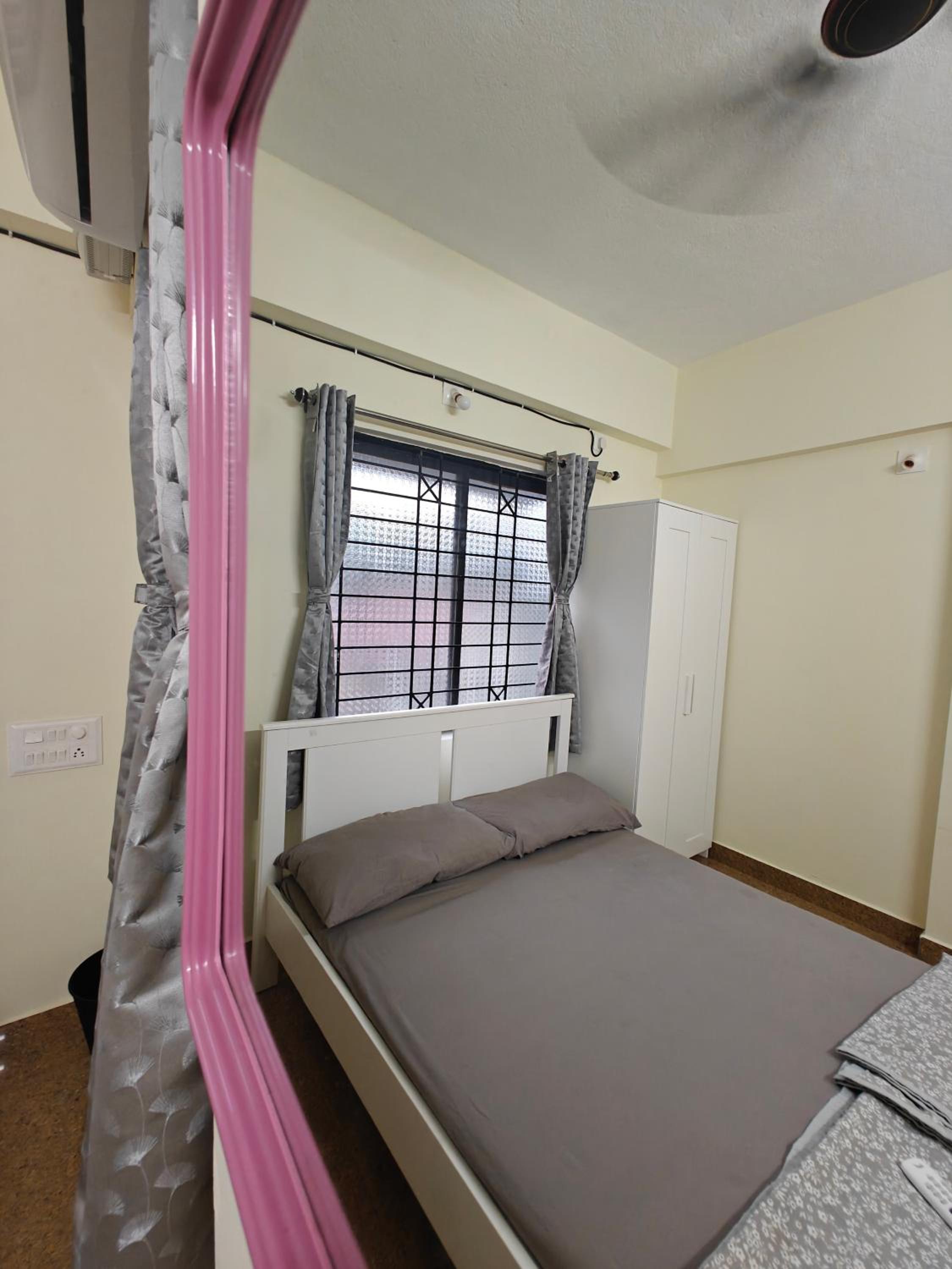 Three-Bedroom Apartment with Balcony photo 1
