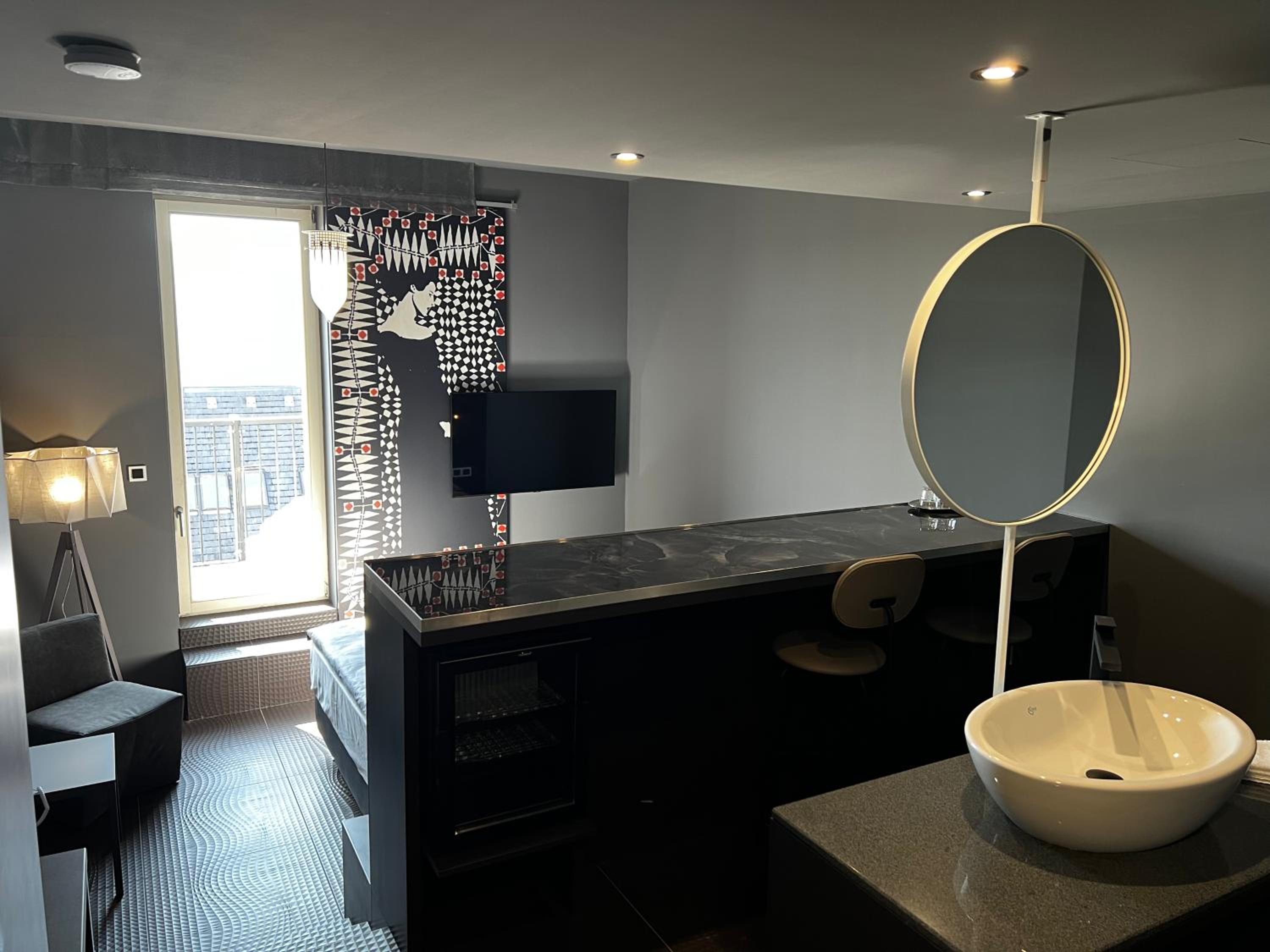 Dark Deluxe Double Room with Terrace