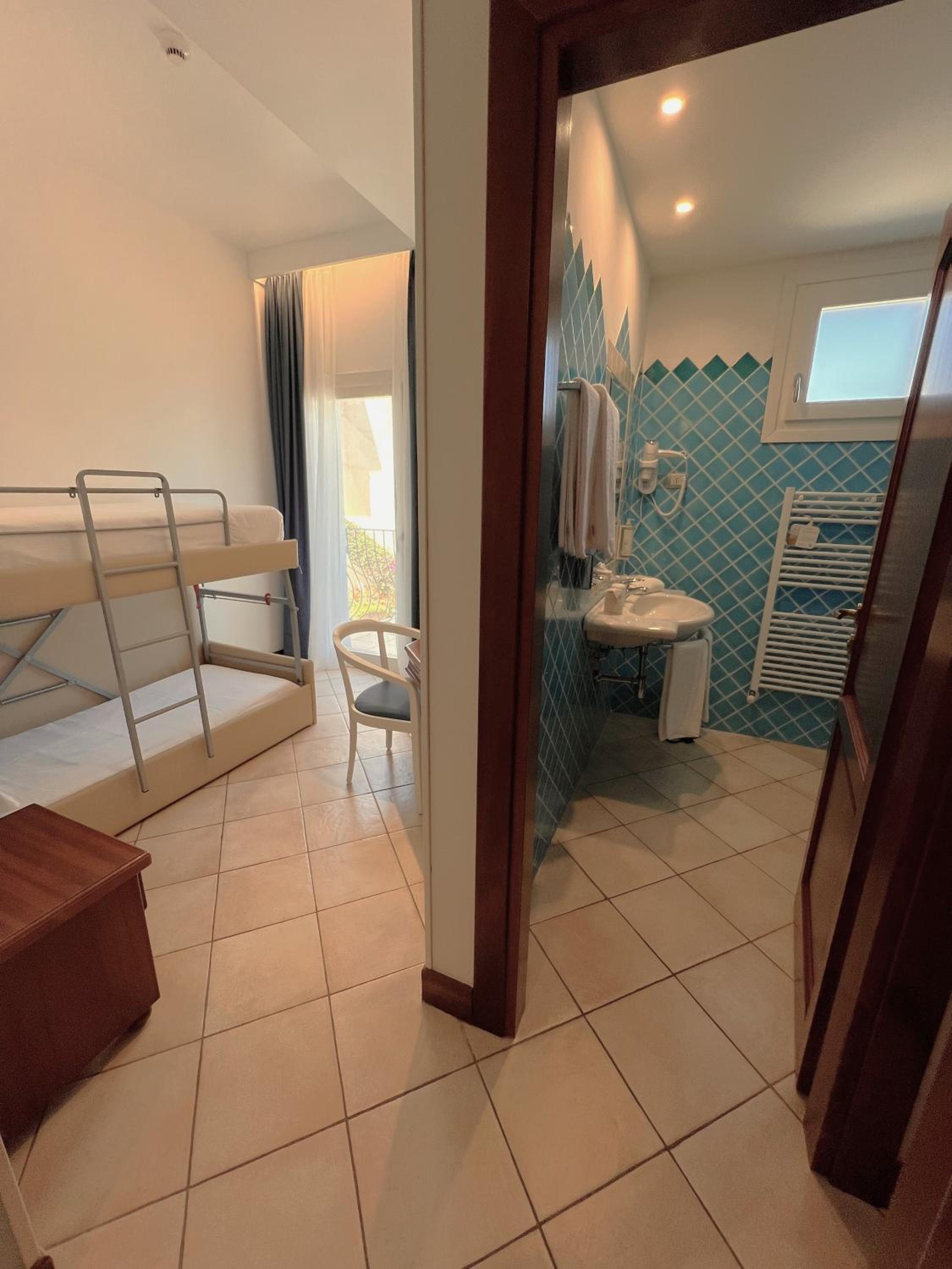 Comfort Quadruple Room - Photo 7