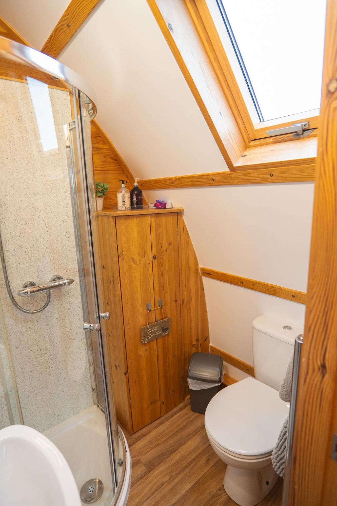 Superior Cabin with Hot Tub photo 3