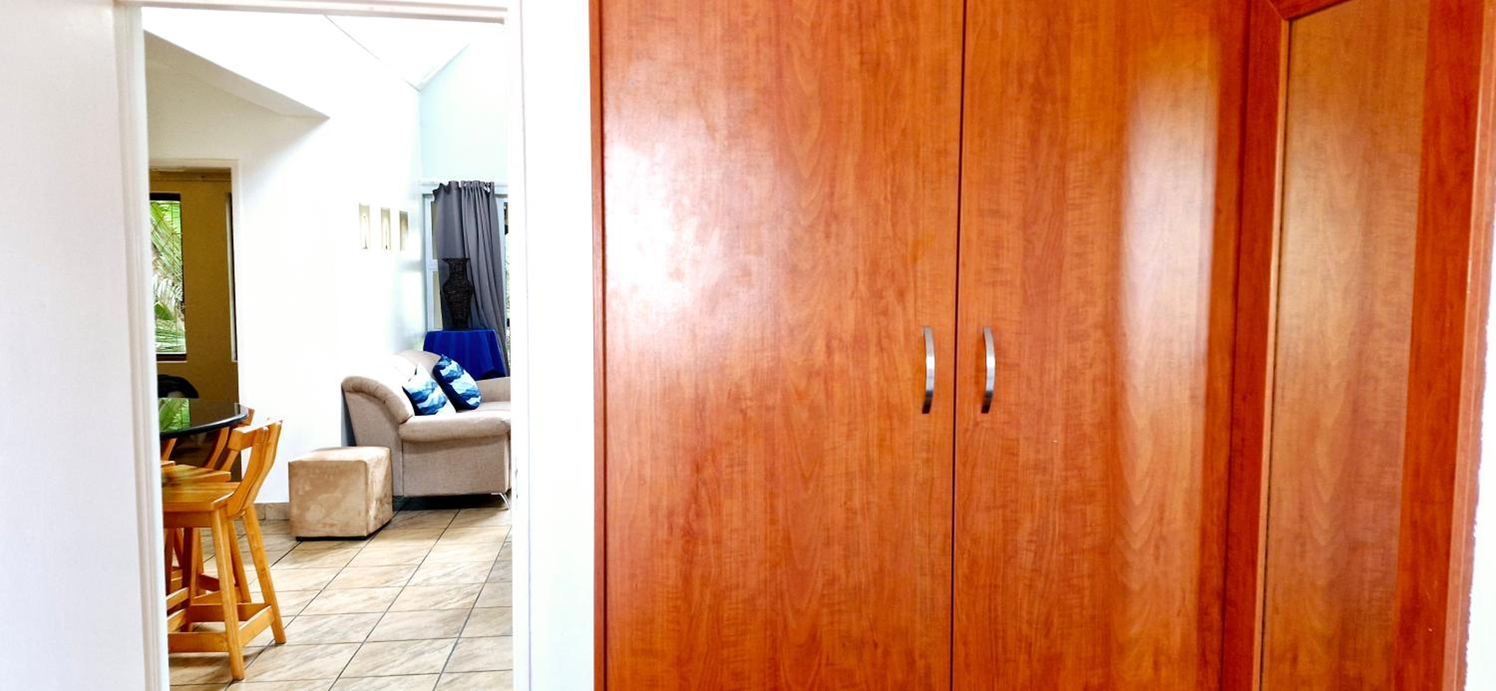 Three-Bedroom Apartment with Lake View photo 3