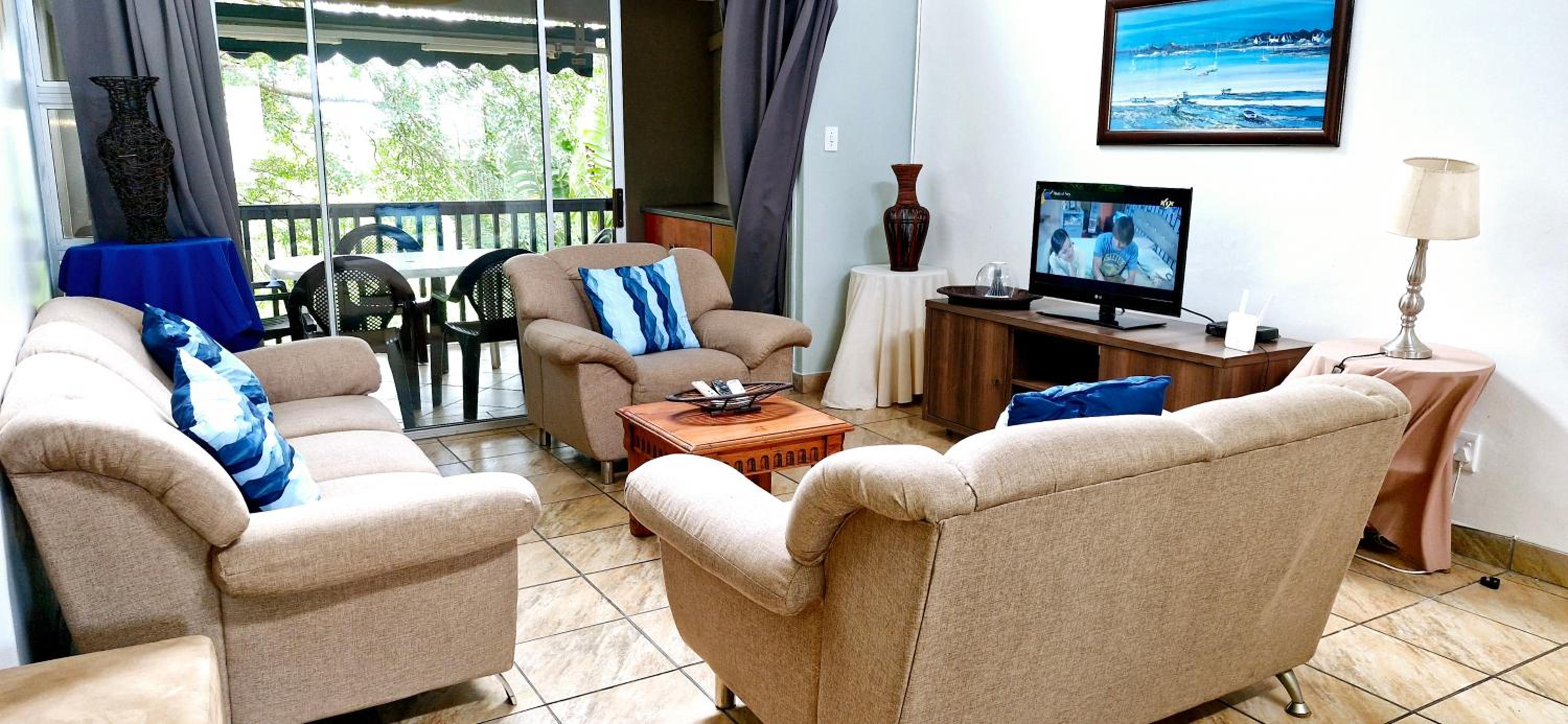 Three-Bedroom Apartment with Lake View photo 1