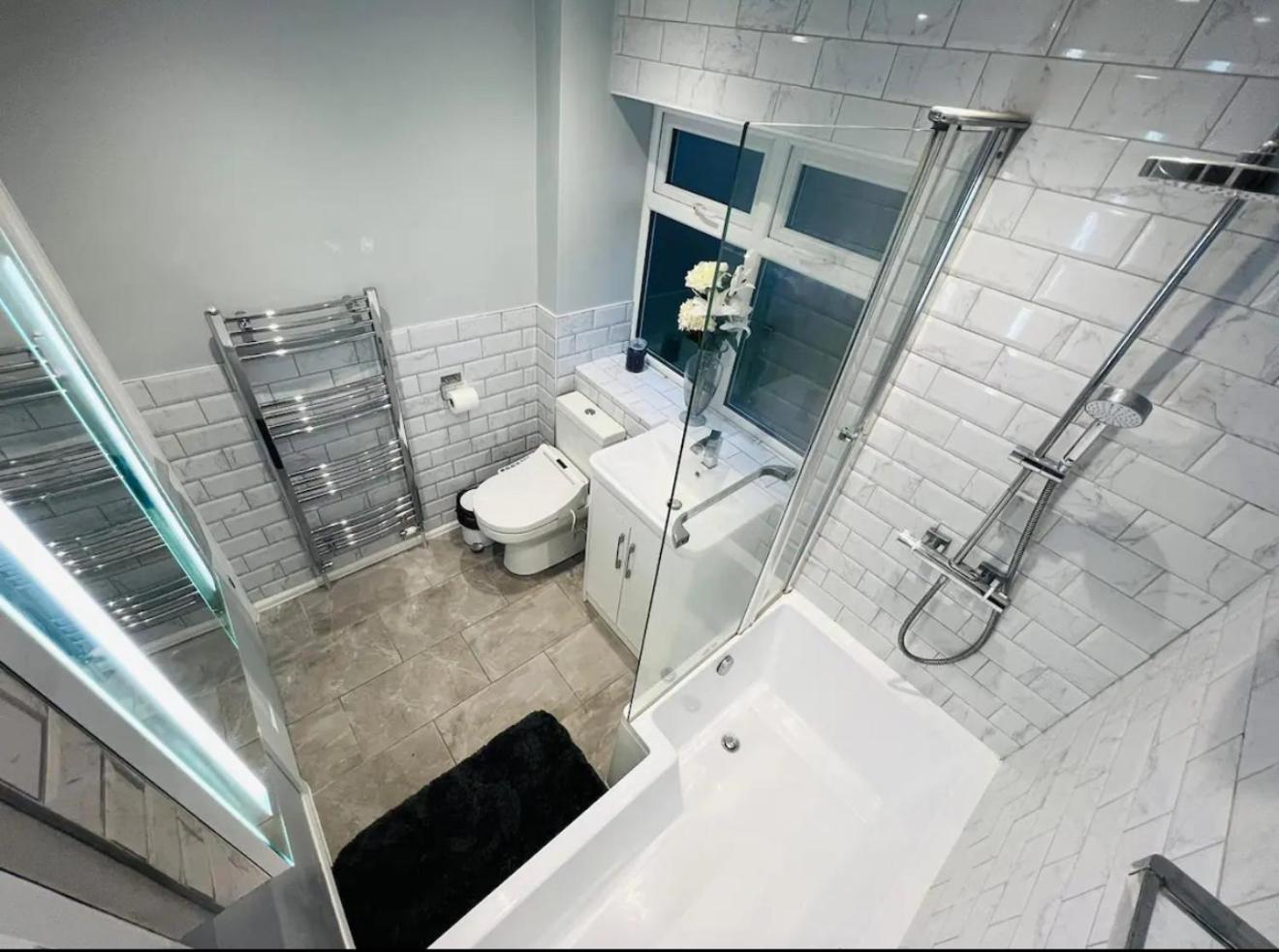 Deluxe King Room photo 3