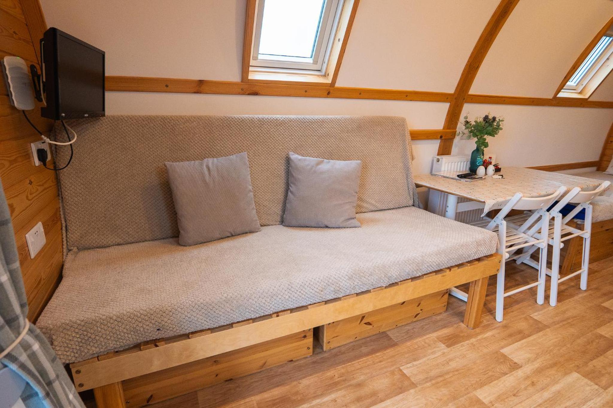 Superior Large Stepless Cabin With Hot Tub photo 2