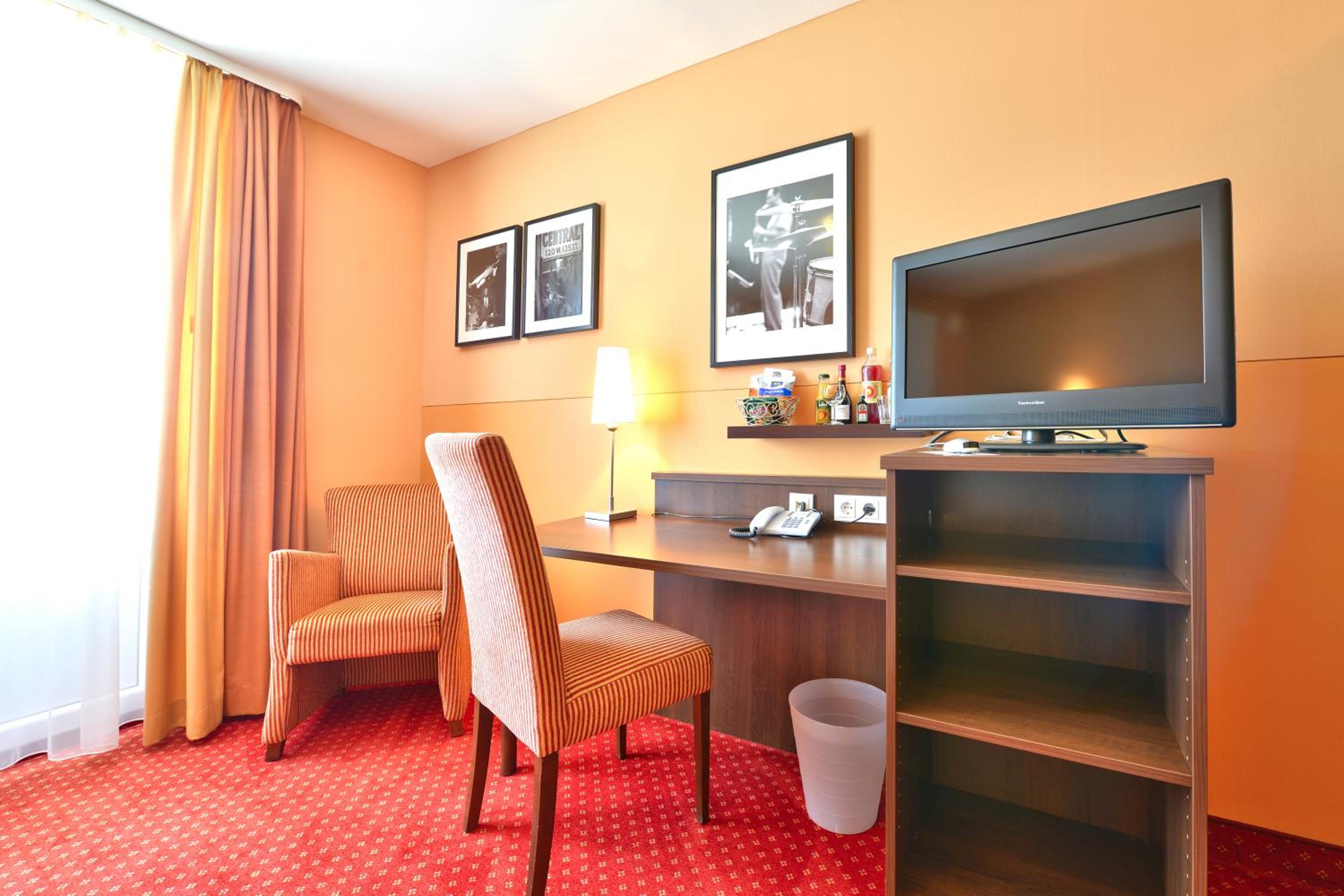 Double or Twin Room - Photo 4