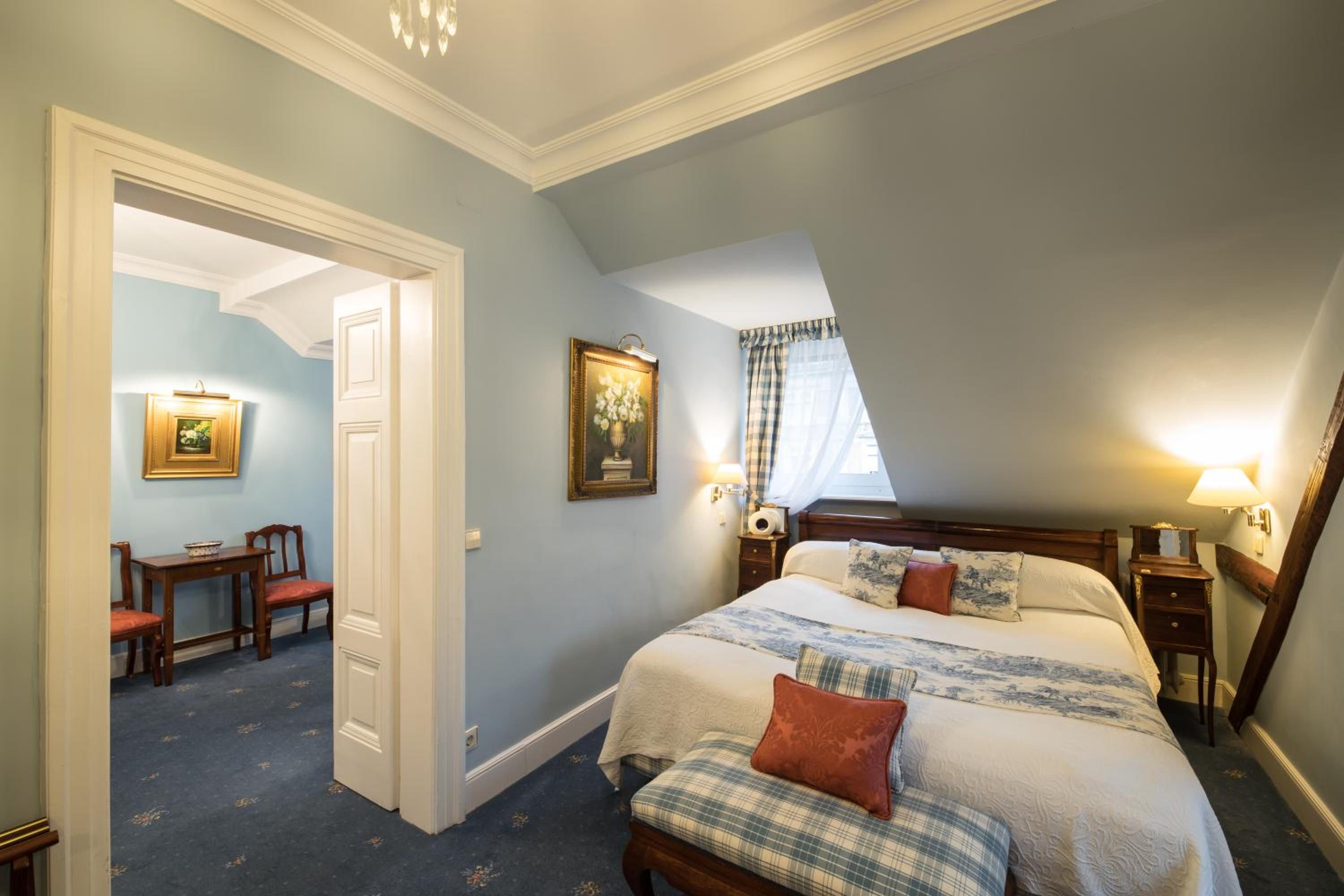 Deluxe Room - Photo 23