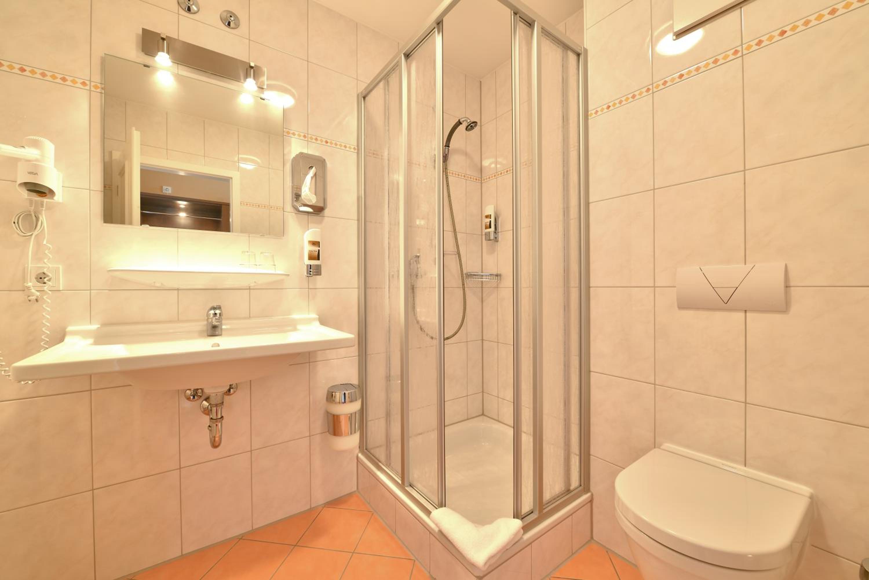 Double or Twin Room - Photo 3
