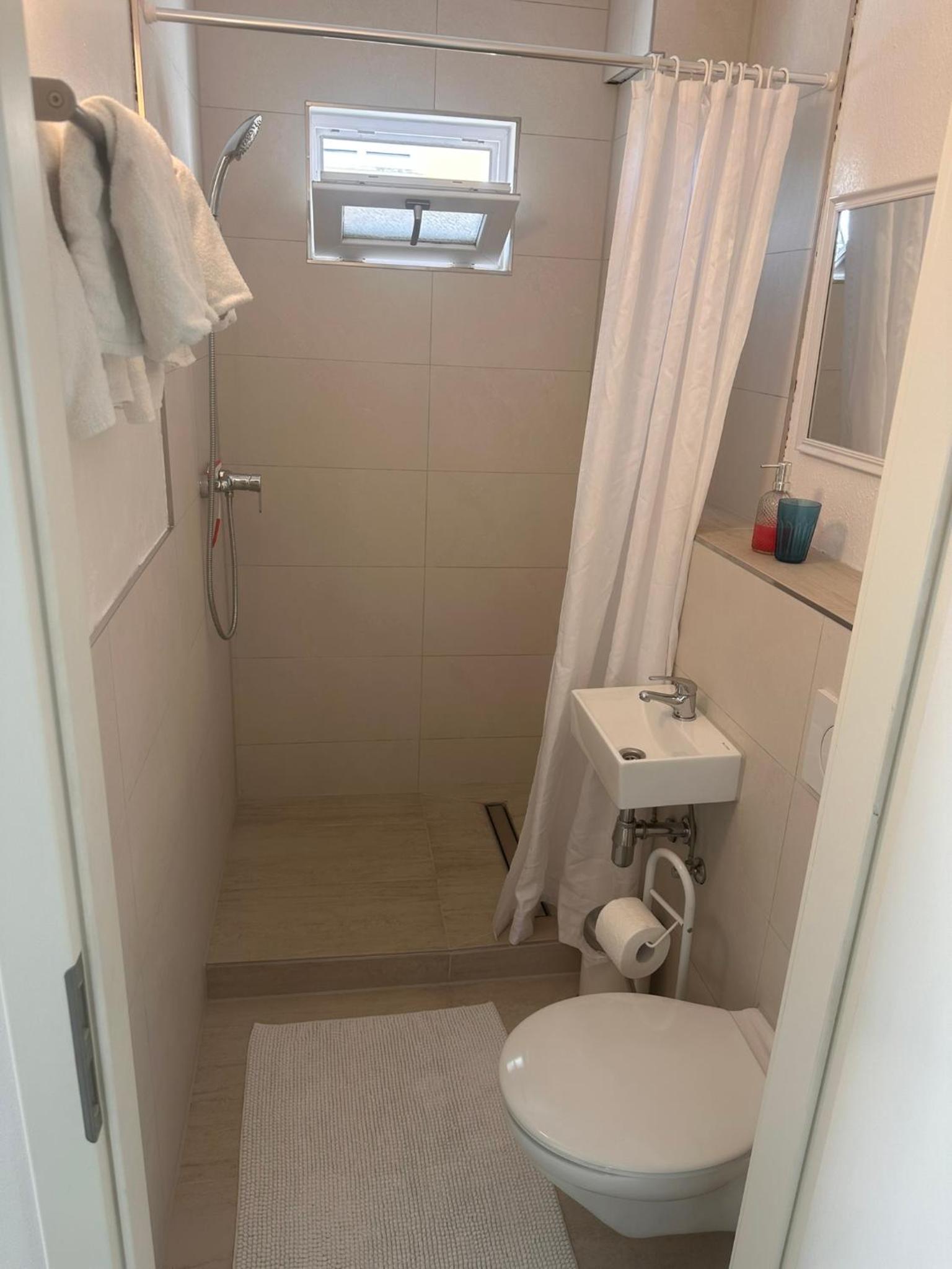 Standard Double Room - Photo 12