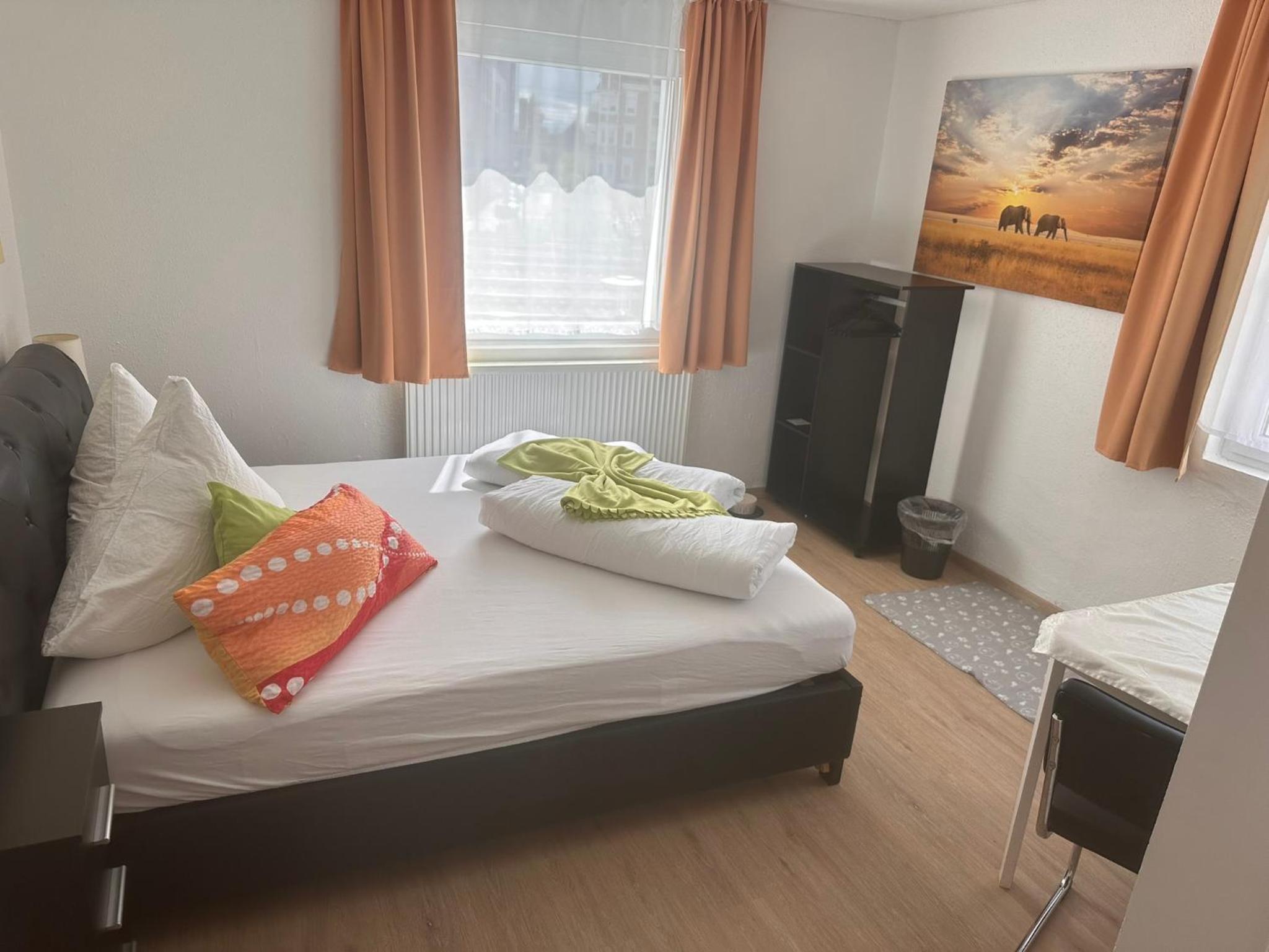 Standard Double Room - Photo 9