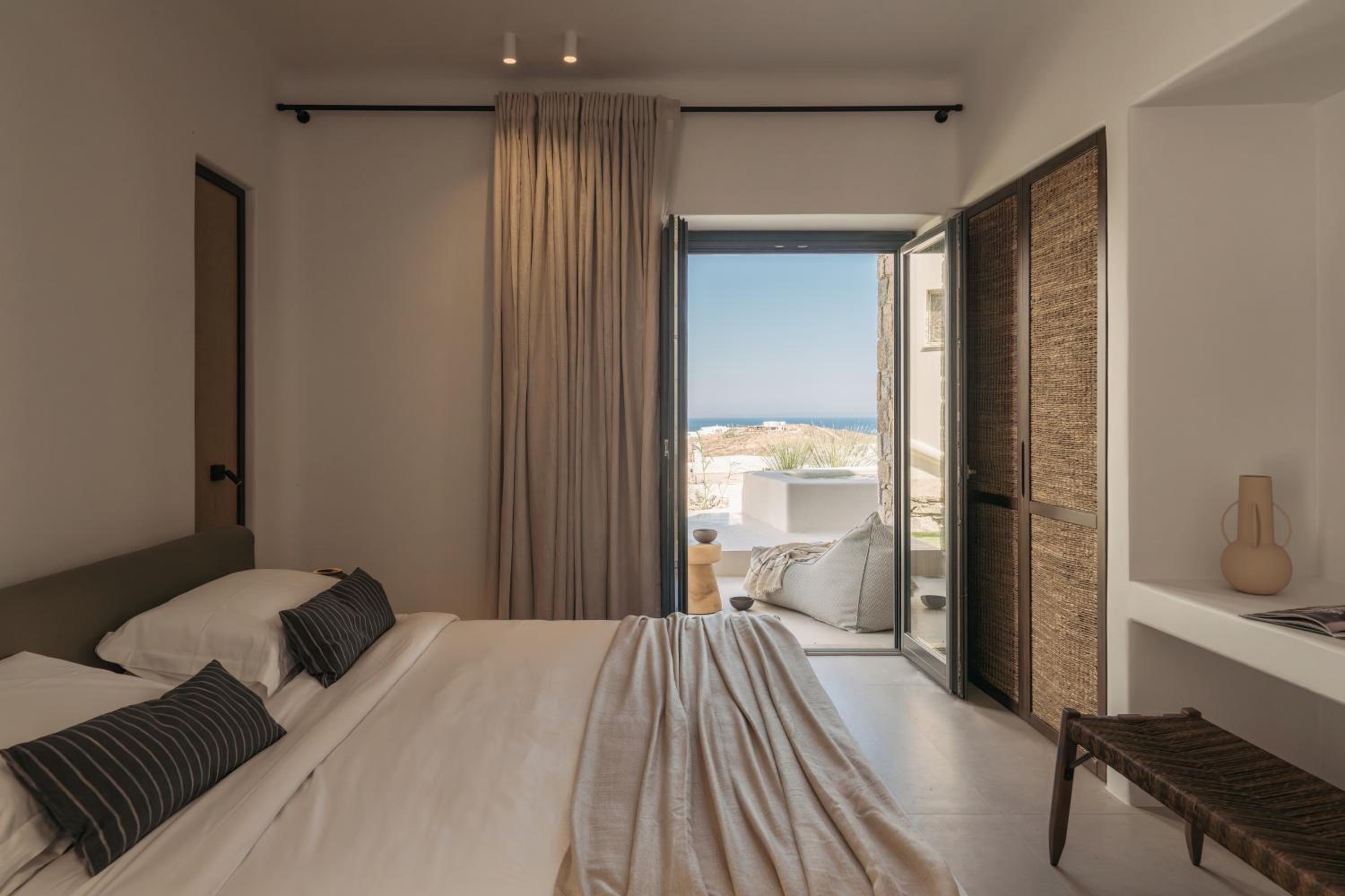 Deluxe Room with Sharing Pool and Sea View - Photo 5