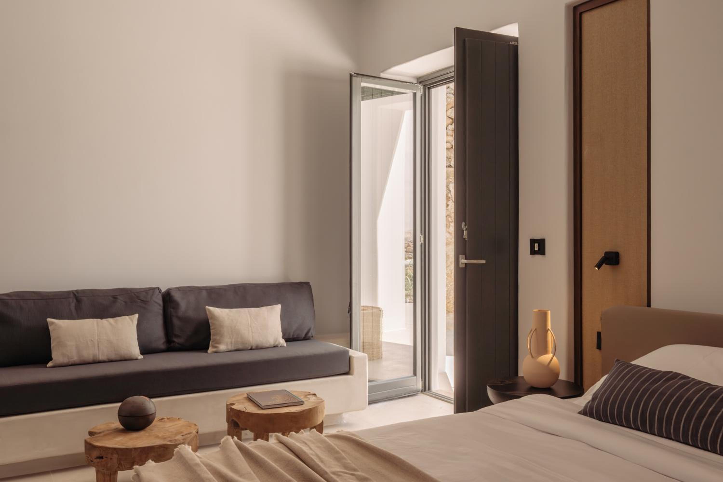 Deluxe Room with Sharing Pool and Sea View - Photo 4