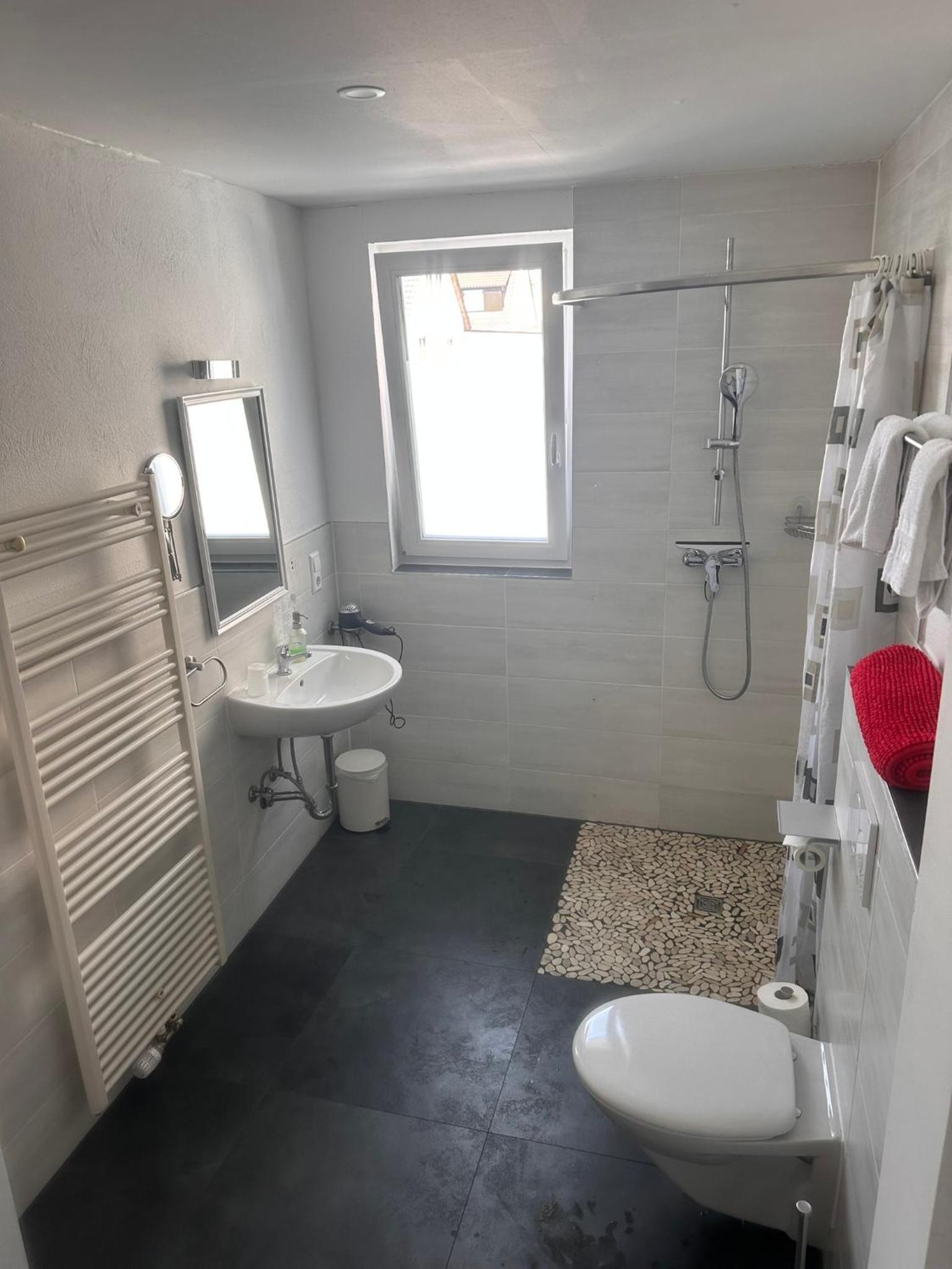 Double Room with Private Bathroom - Photo 3