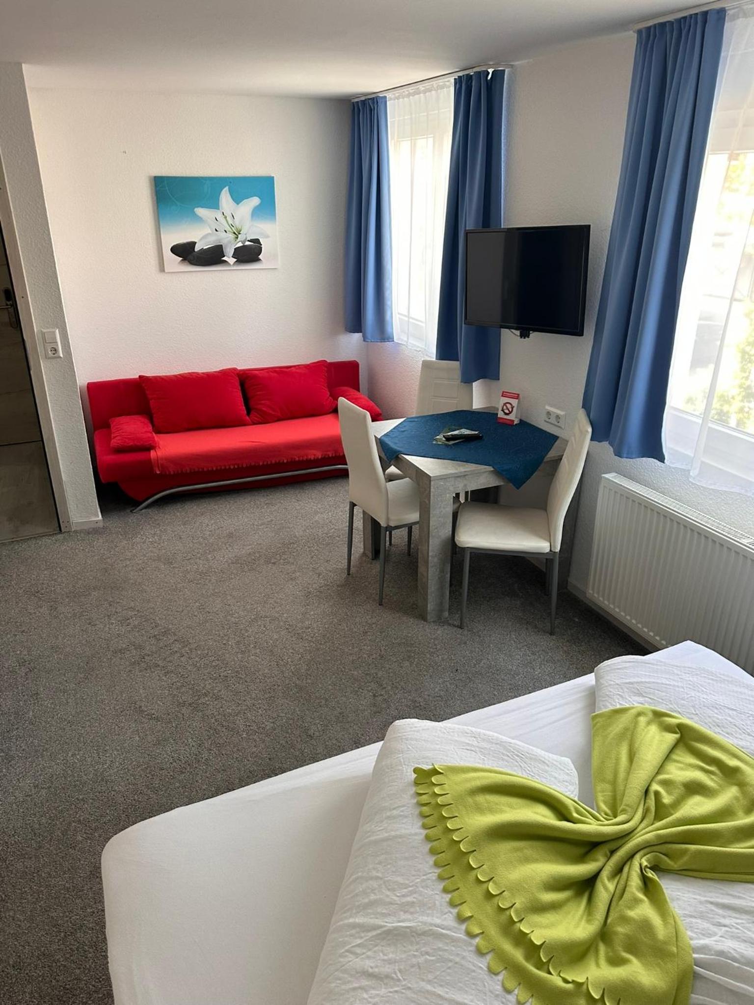 Double Room with Private Bathroom - Photo 13