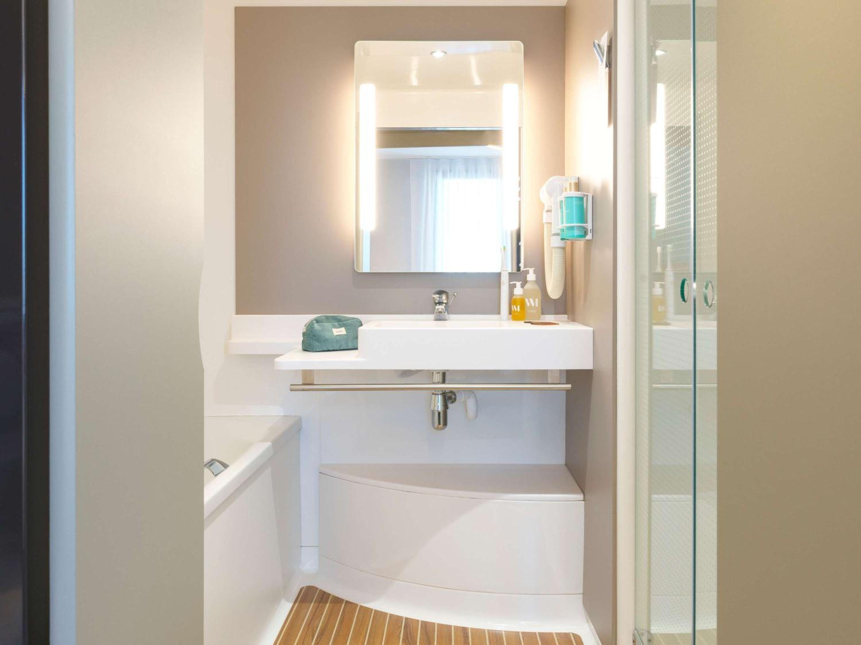 Executive Suite - Photo 6