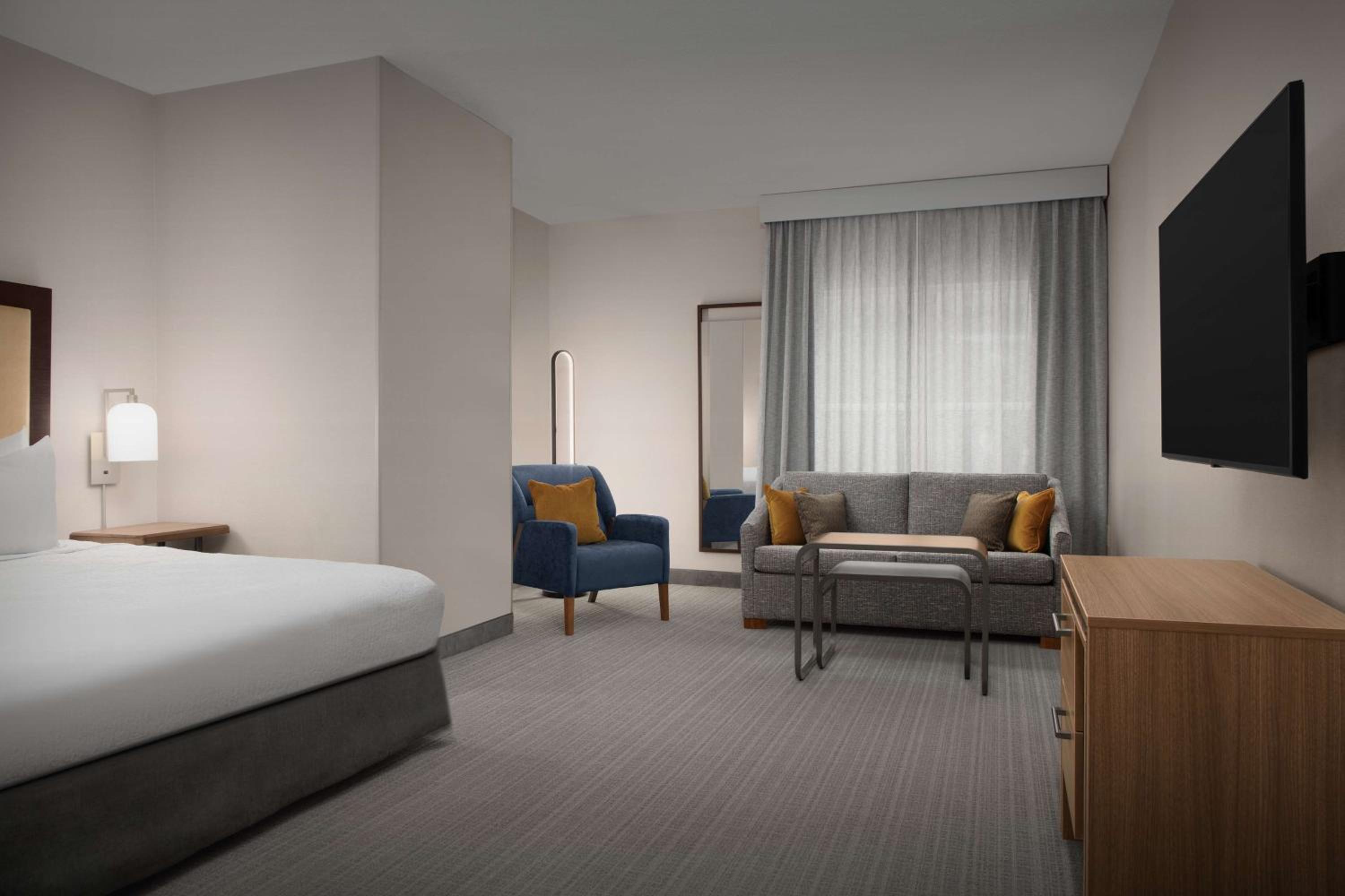 Two-Bedroom Suite with Bath Tub - Disability Access/Non-Smoking