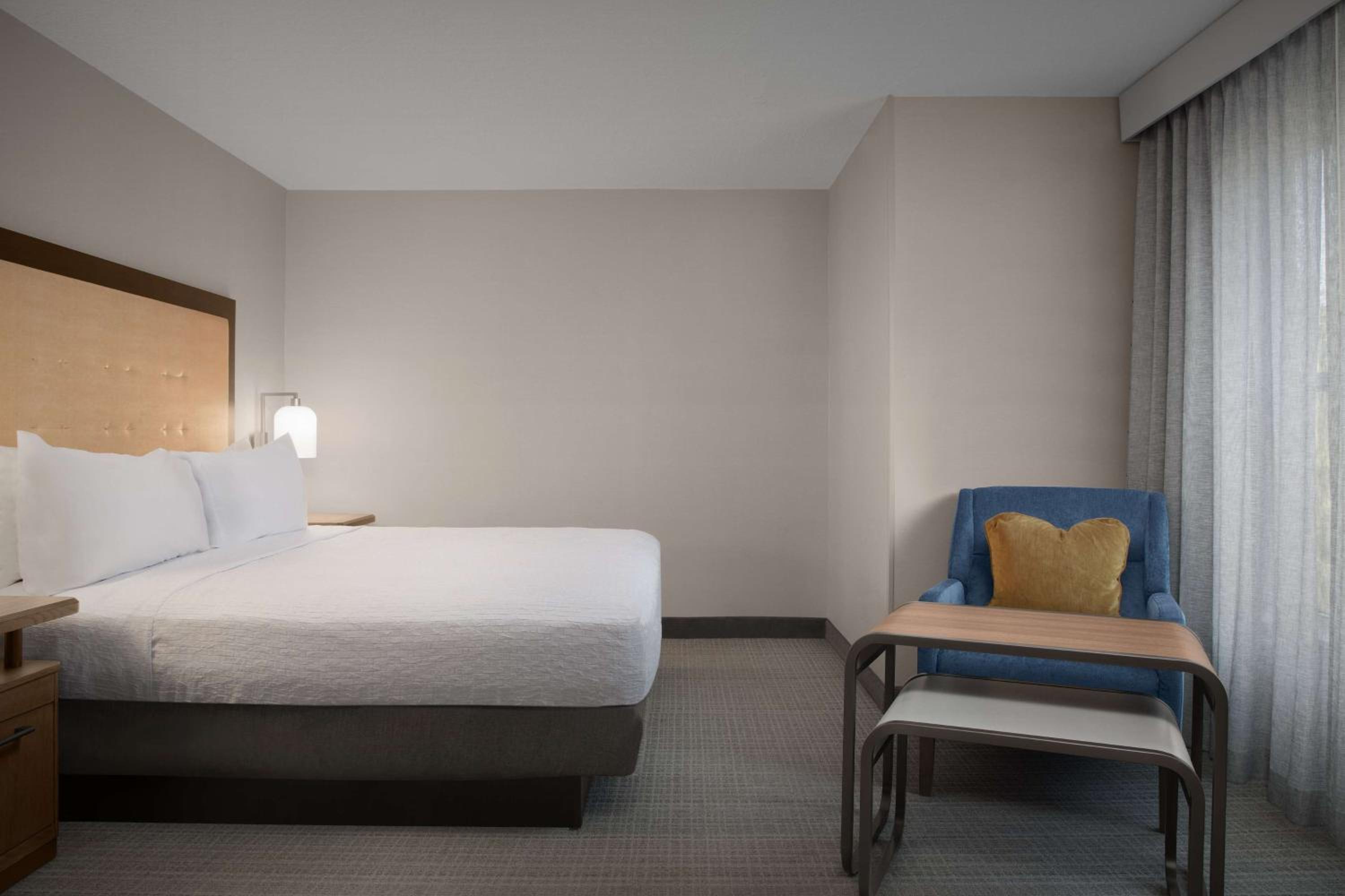 Two-Bedroom Suite with One King And Two Double Beds - Non-Smoking - Photo 1