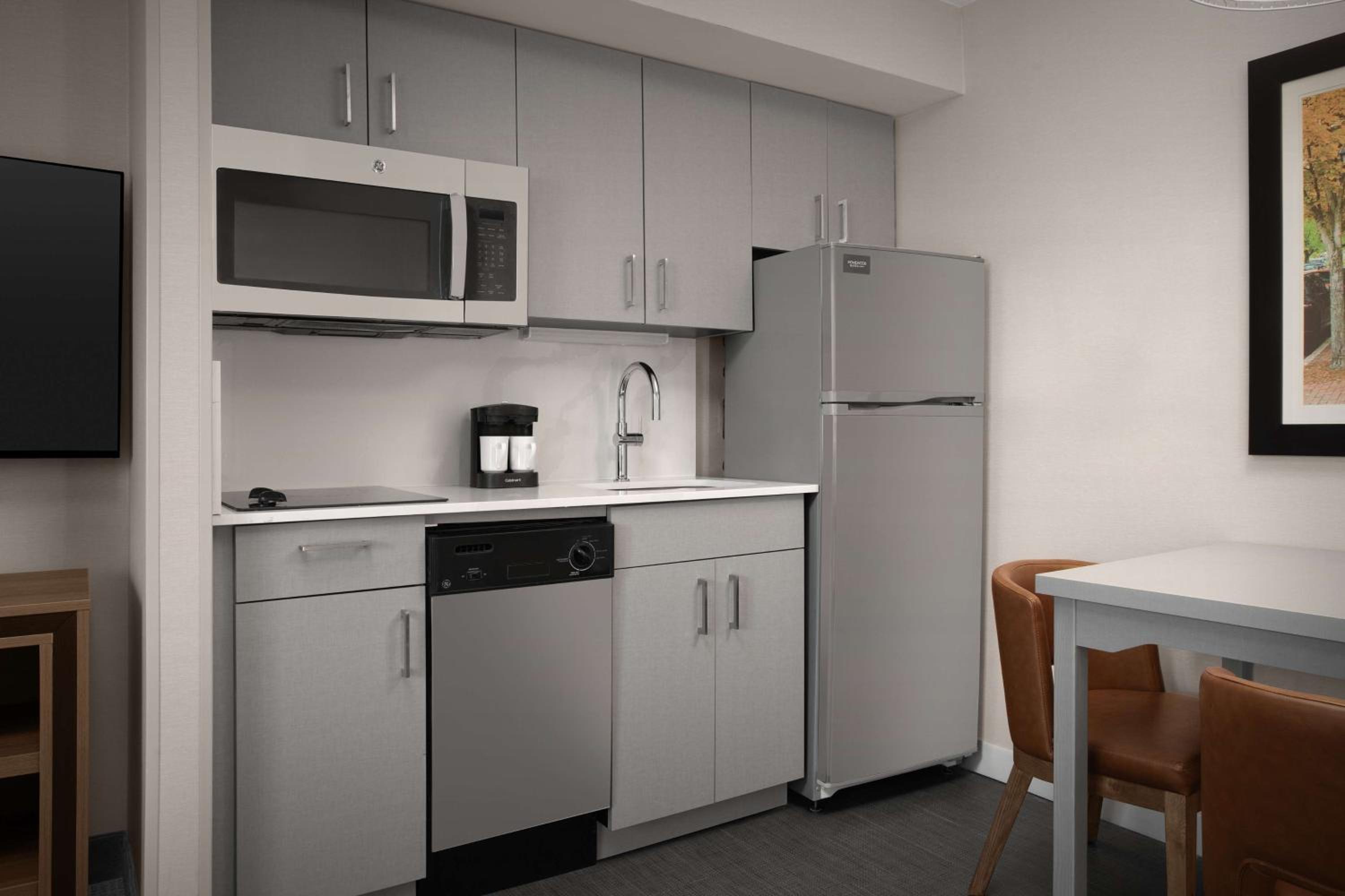 One-Bedroom King Suite - Non-Smoking - Photo 4