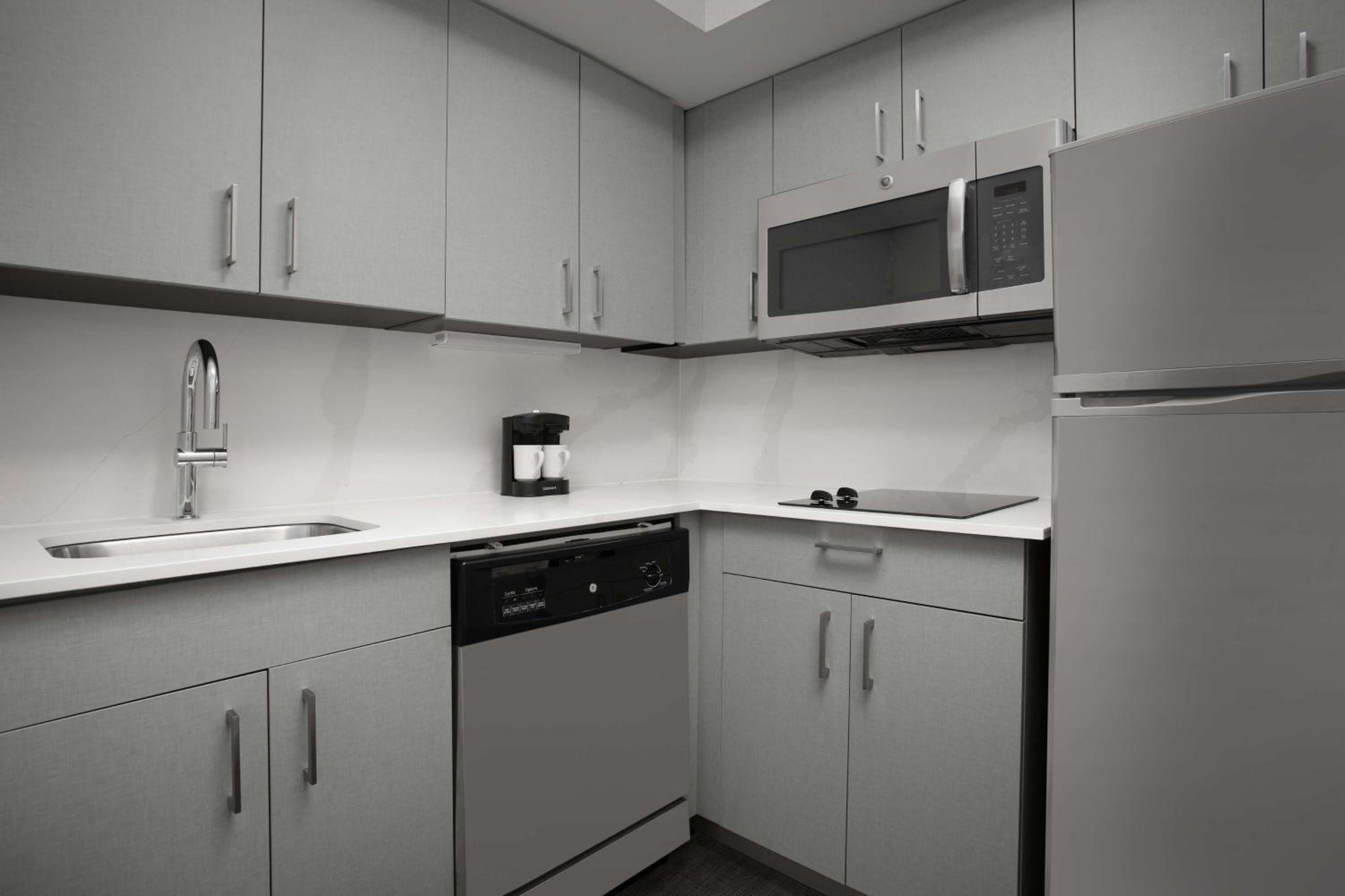 One-Bedroom Suite with Two Double Beds - Non-Smoking - Photo 2