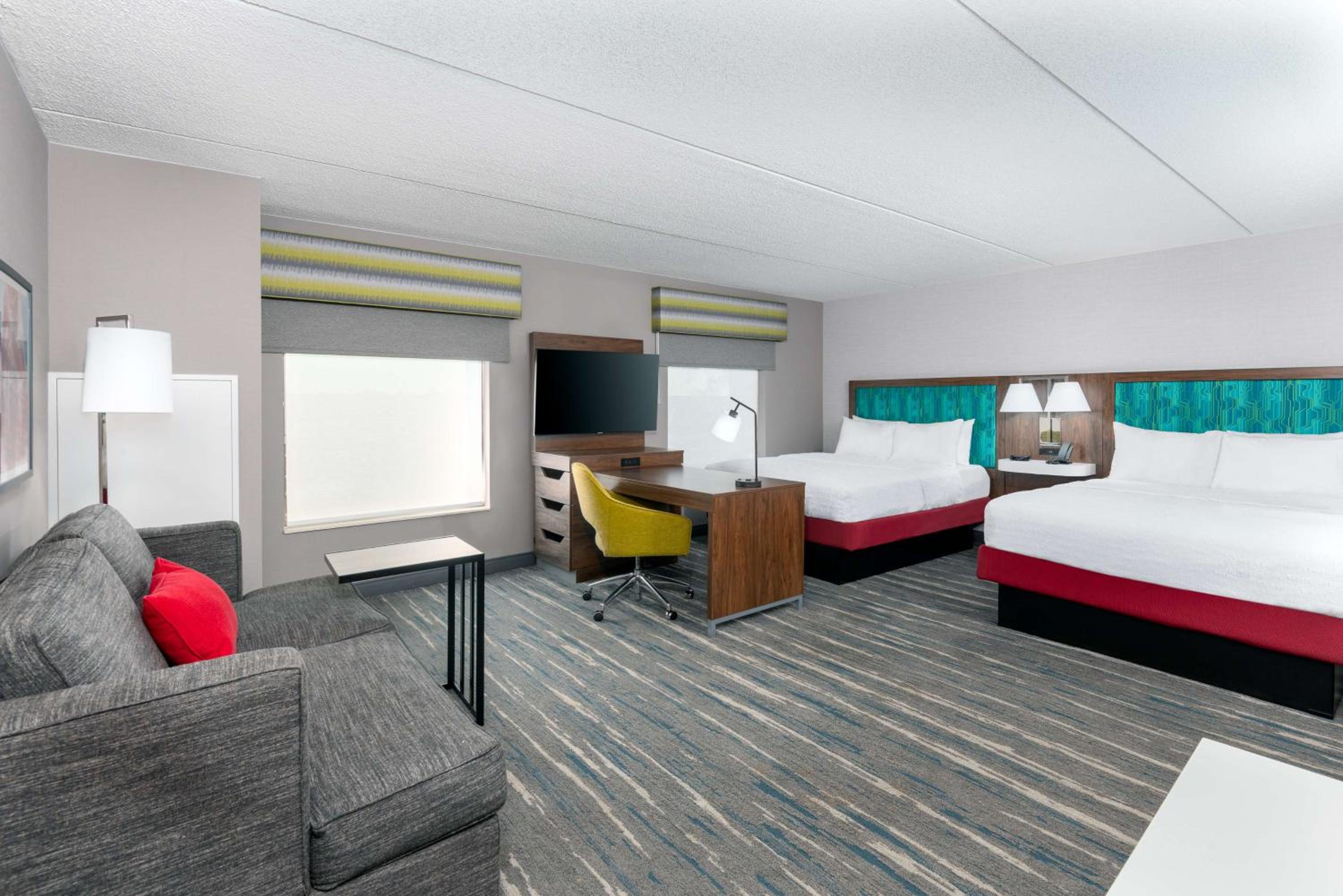 Queen Studio Suite with Two Queen Beds - Non-Smoking photo 2