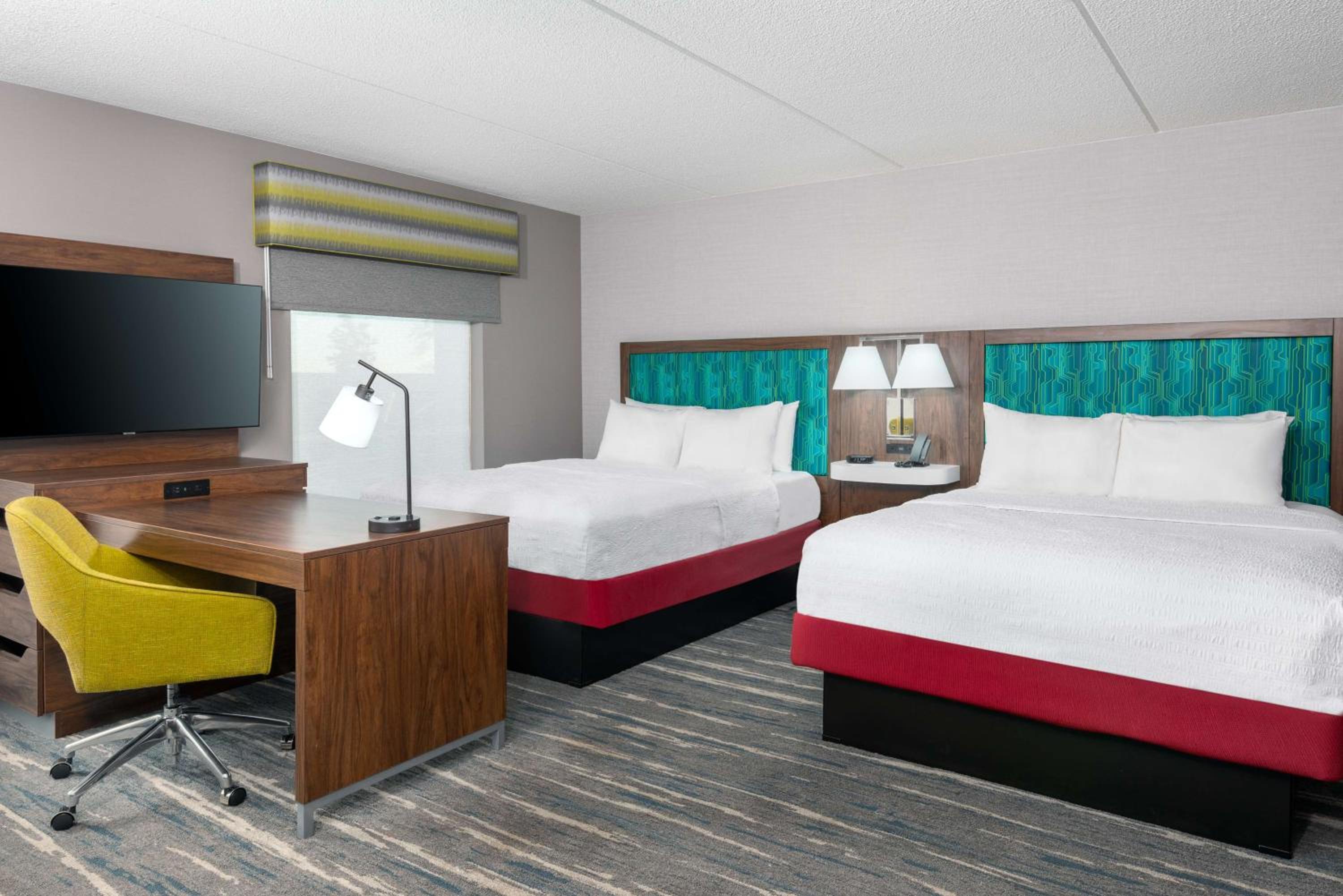 Queen Studio Suite with Two Queen Beds - Non-Smoking photo 3