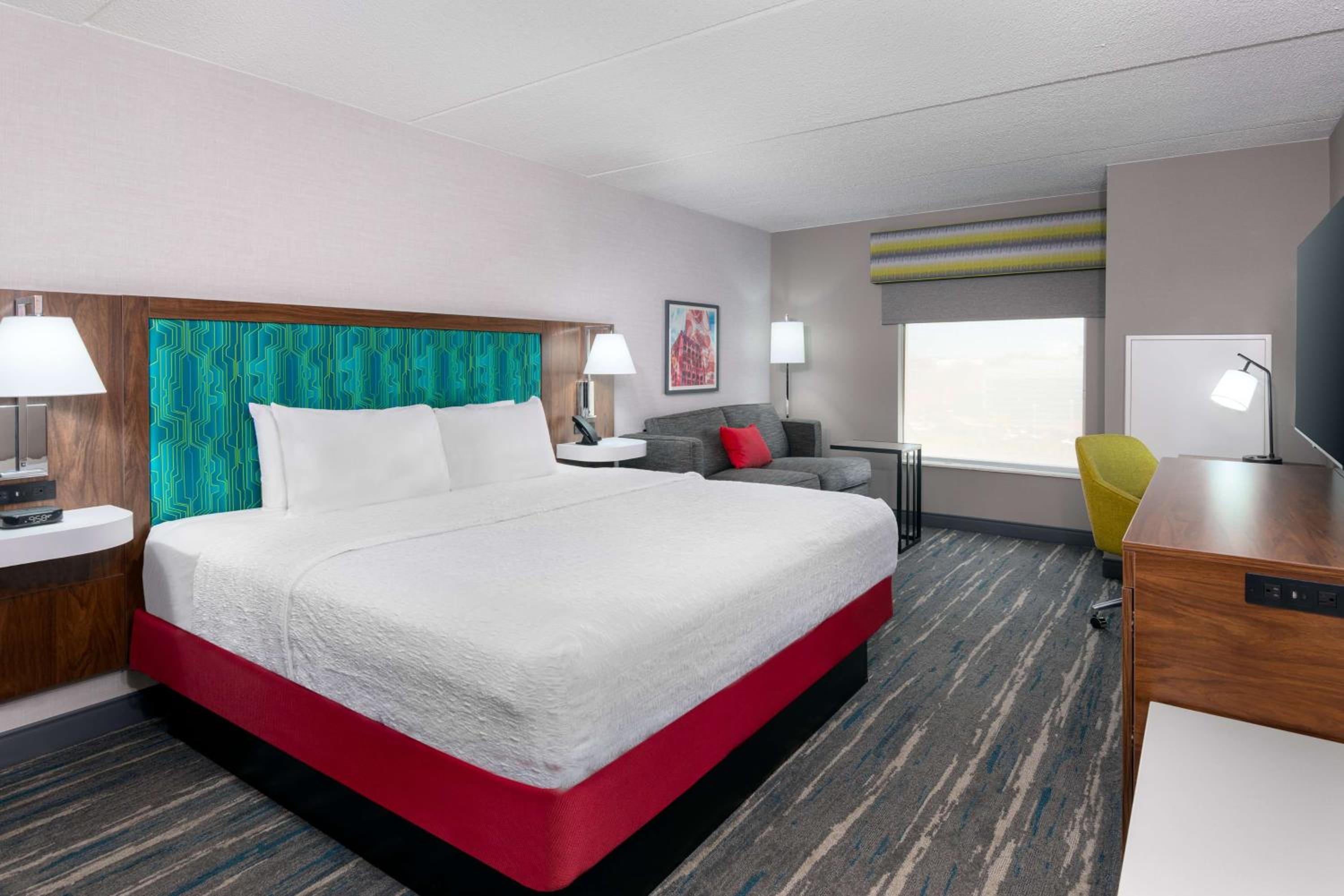 King Room with King Bed - Non-Smoking photo 1
