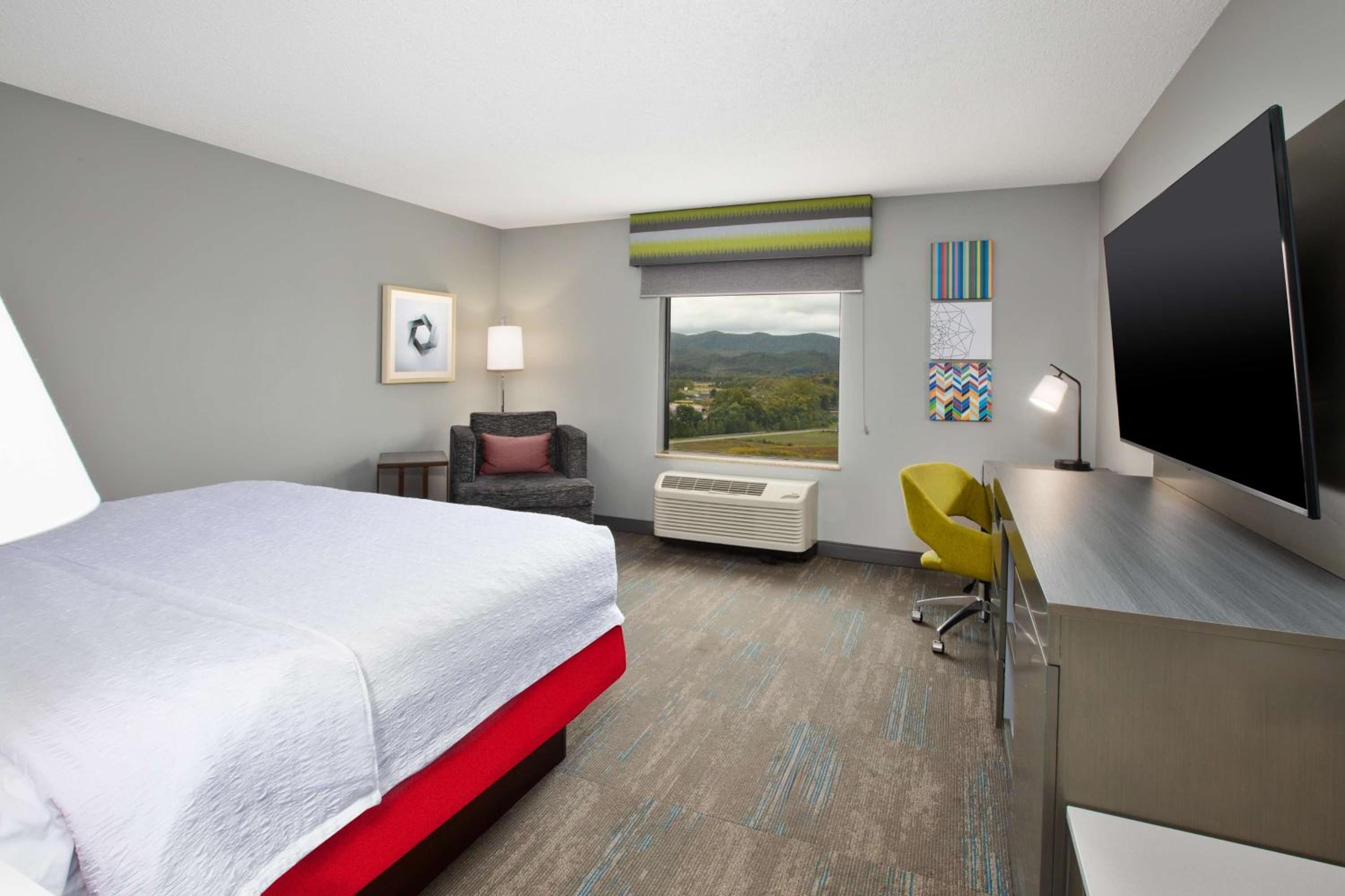 King Room with Mountain View - Non-Smoking - Photo 2