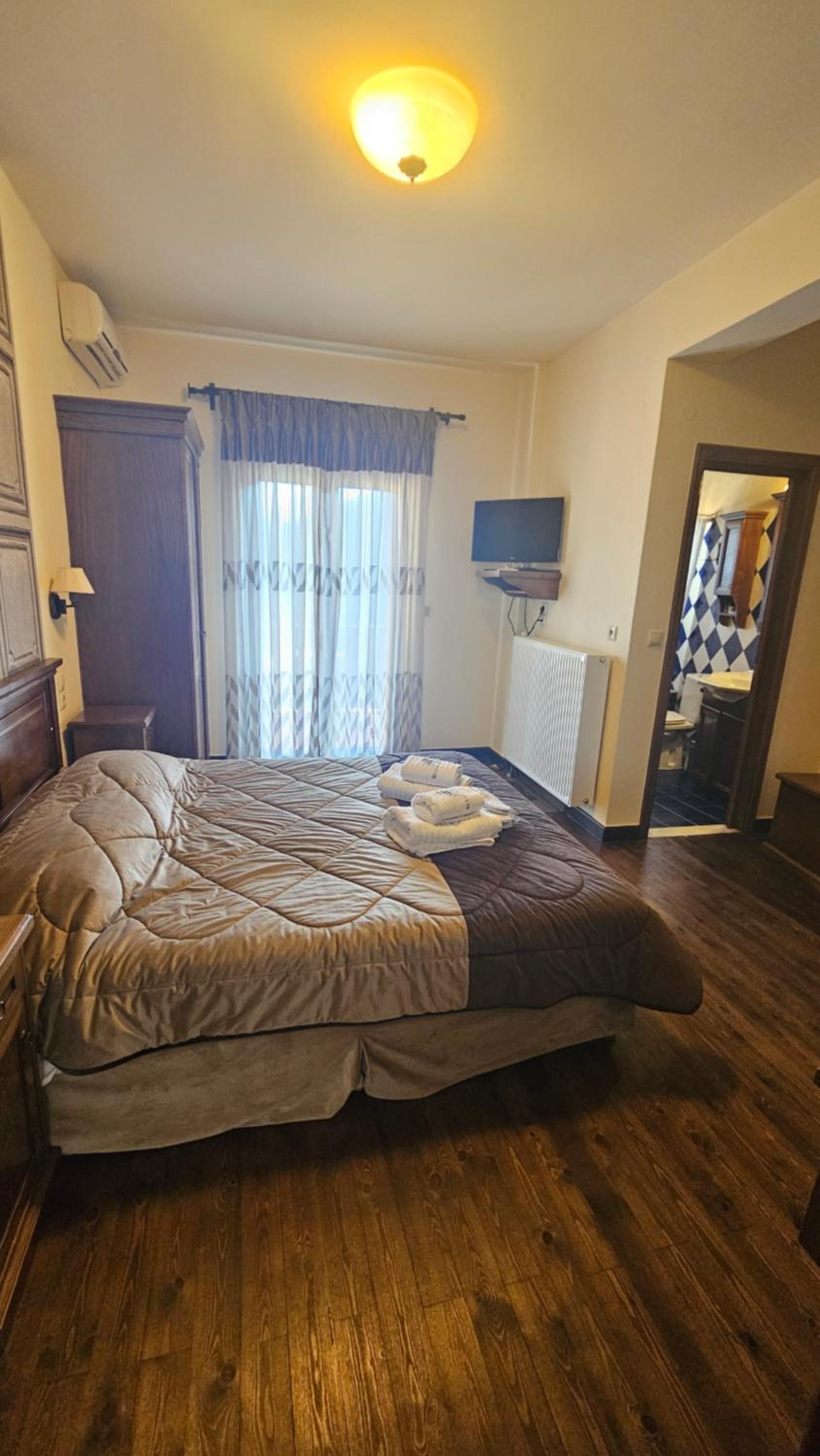 Deluxe Room with Fireplace photo 3