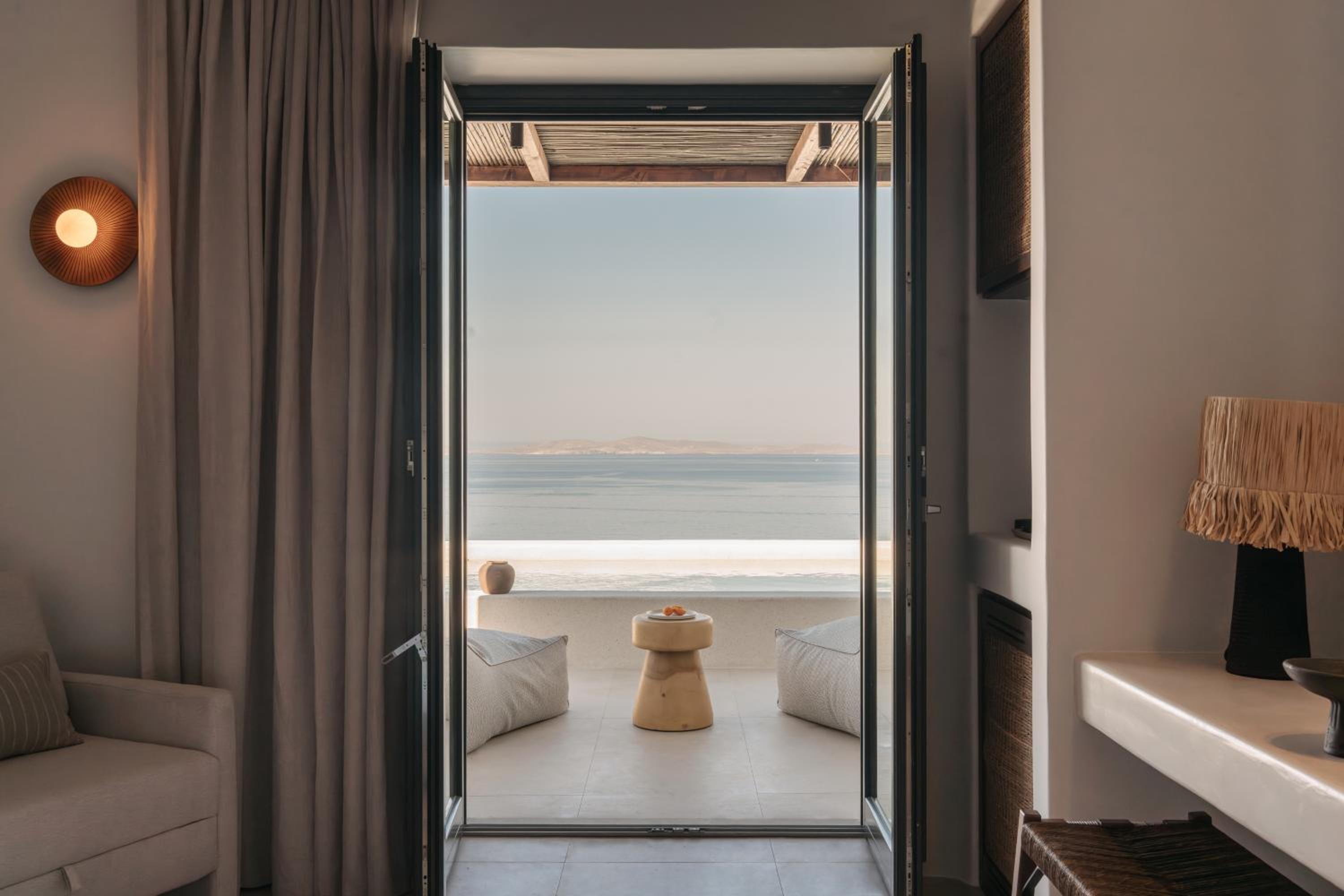 Junior Suite with Private Pool and Sea View - Photo 2
