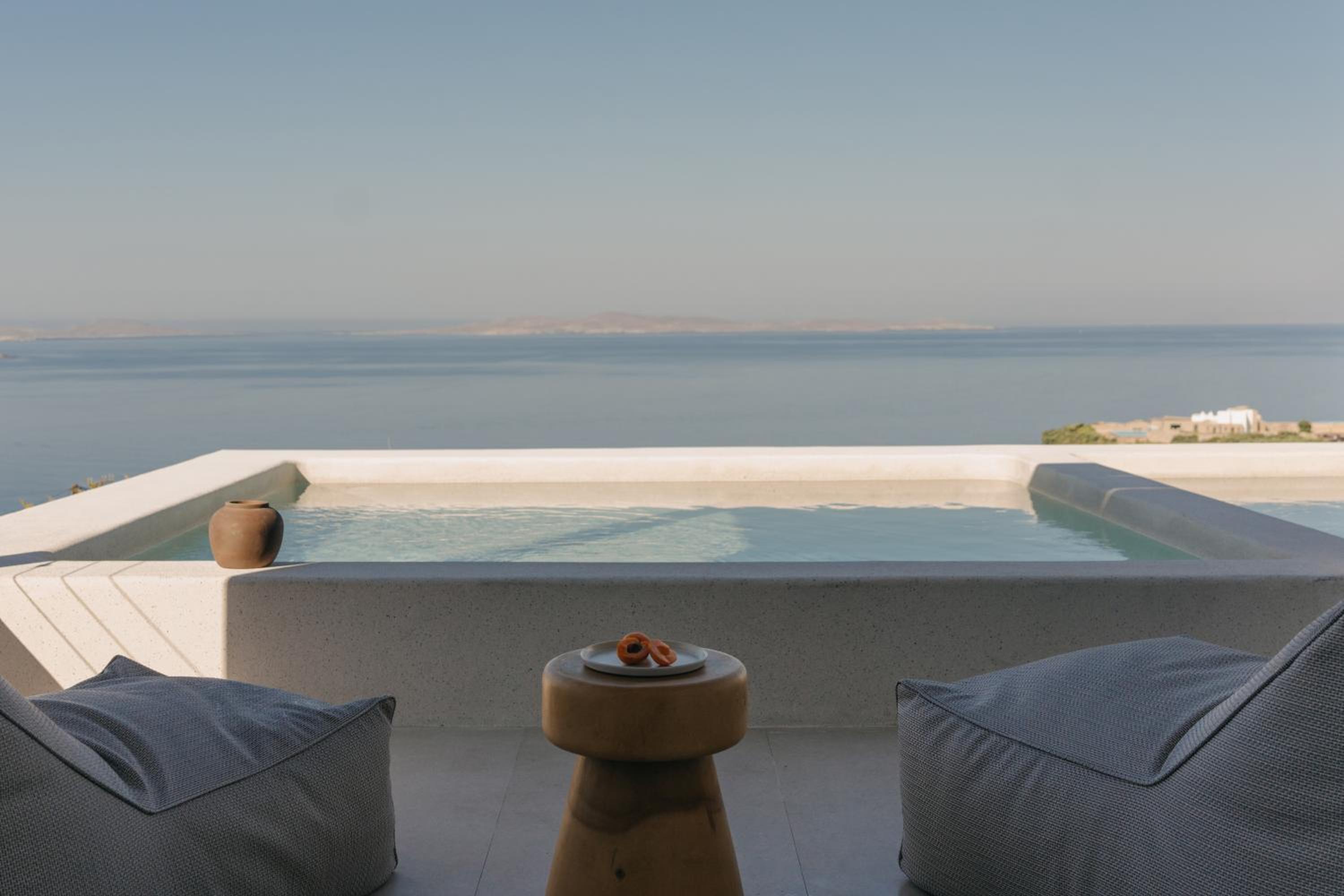 Junior Suite with Private Pool and Sea View - Photo 11