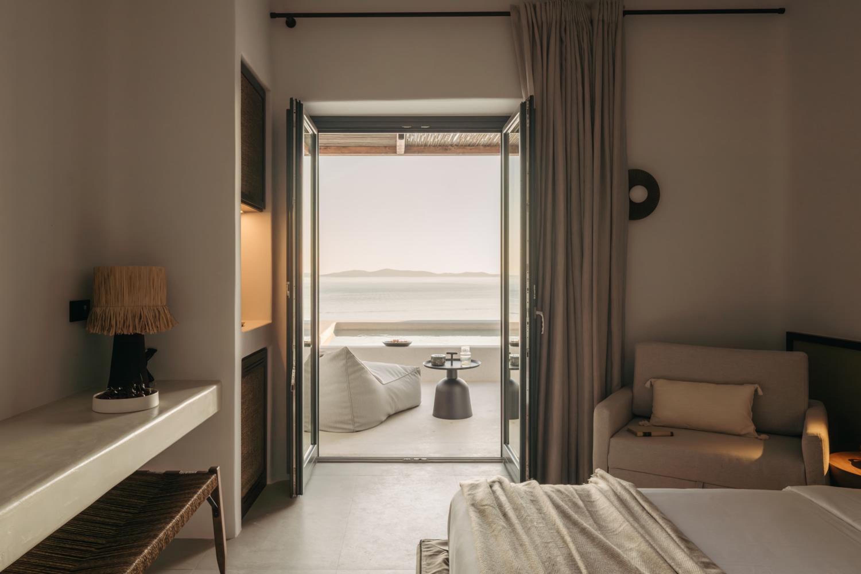Junior Suite with Private Pool and Sea View - Photo 6