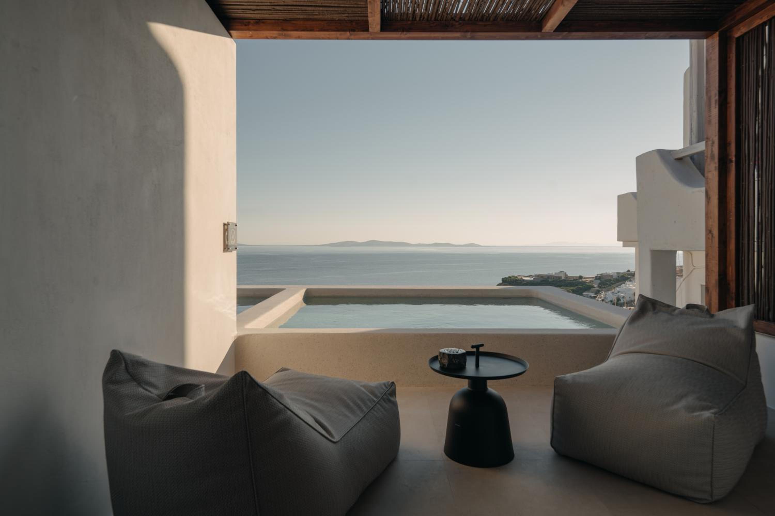 Junior Suite with Private Pool and Sea View - Photo 7