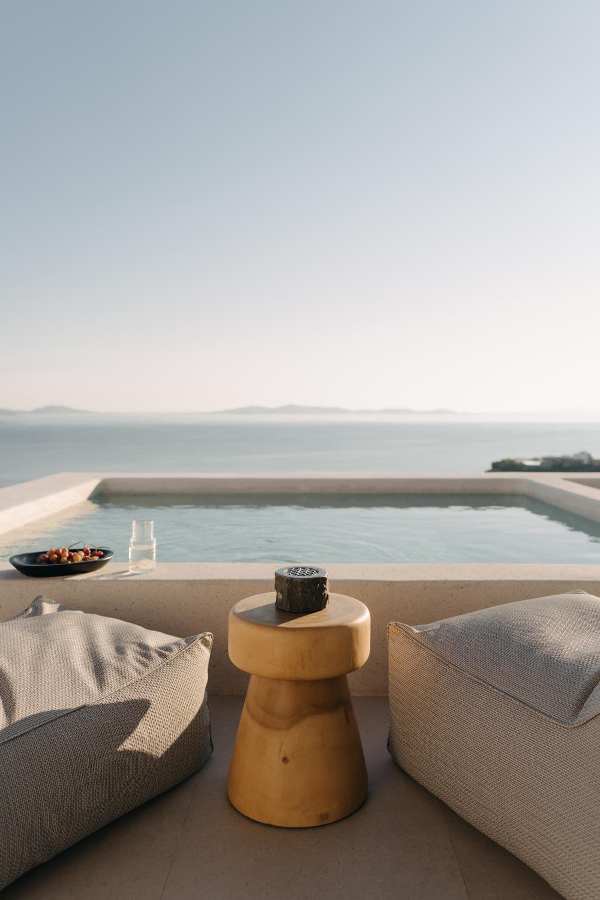 Junior Suite with Private Pool and Sea View - Photo 8