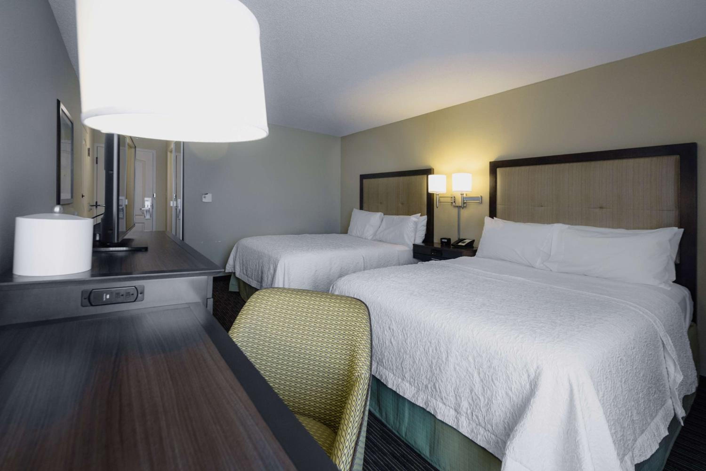 Double Room with Two Double Beds - Non-Smoking - Photo 2
